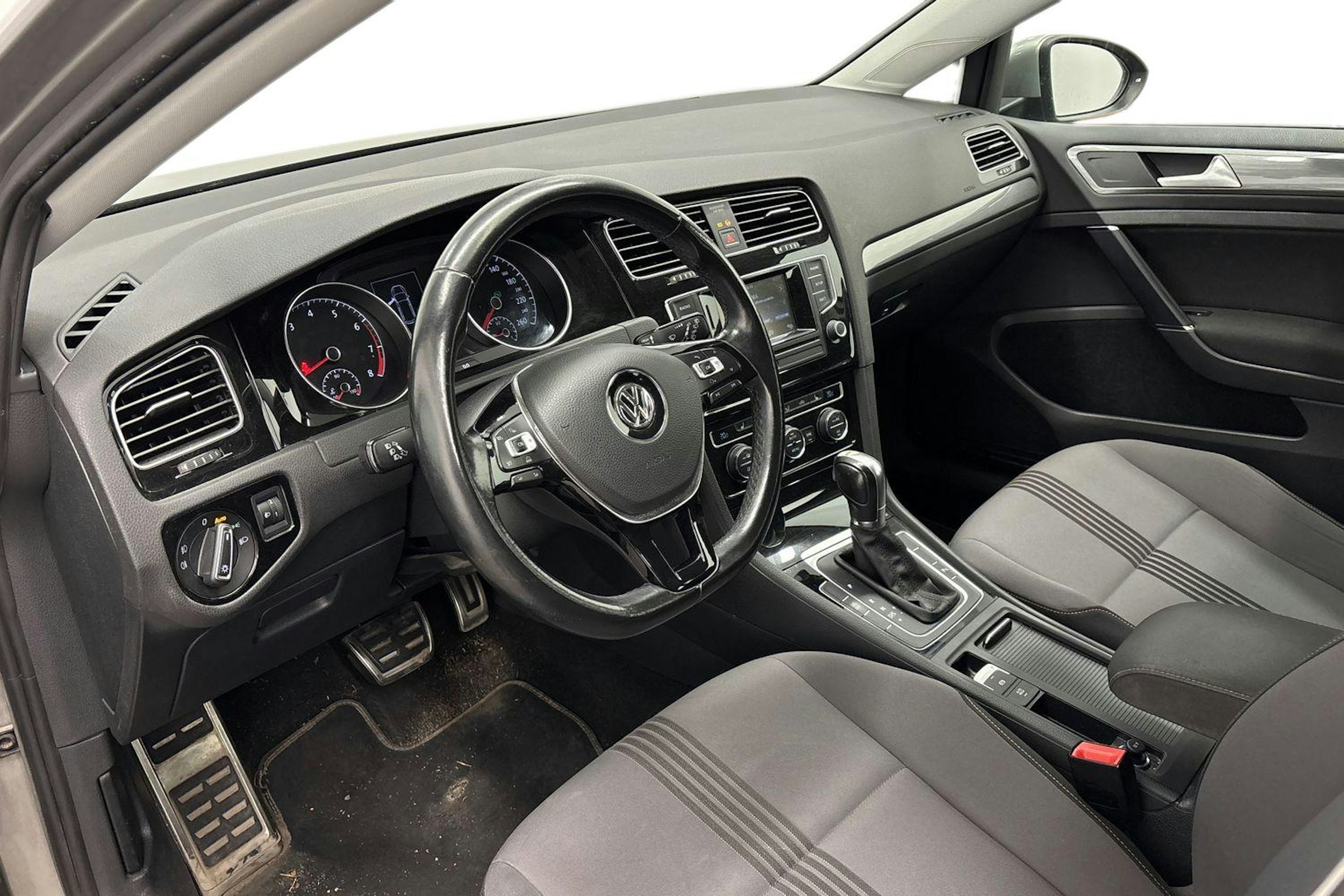 harmaa Volkswagen Golf 2016 kuva 3.
