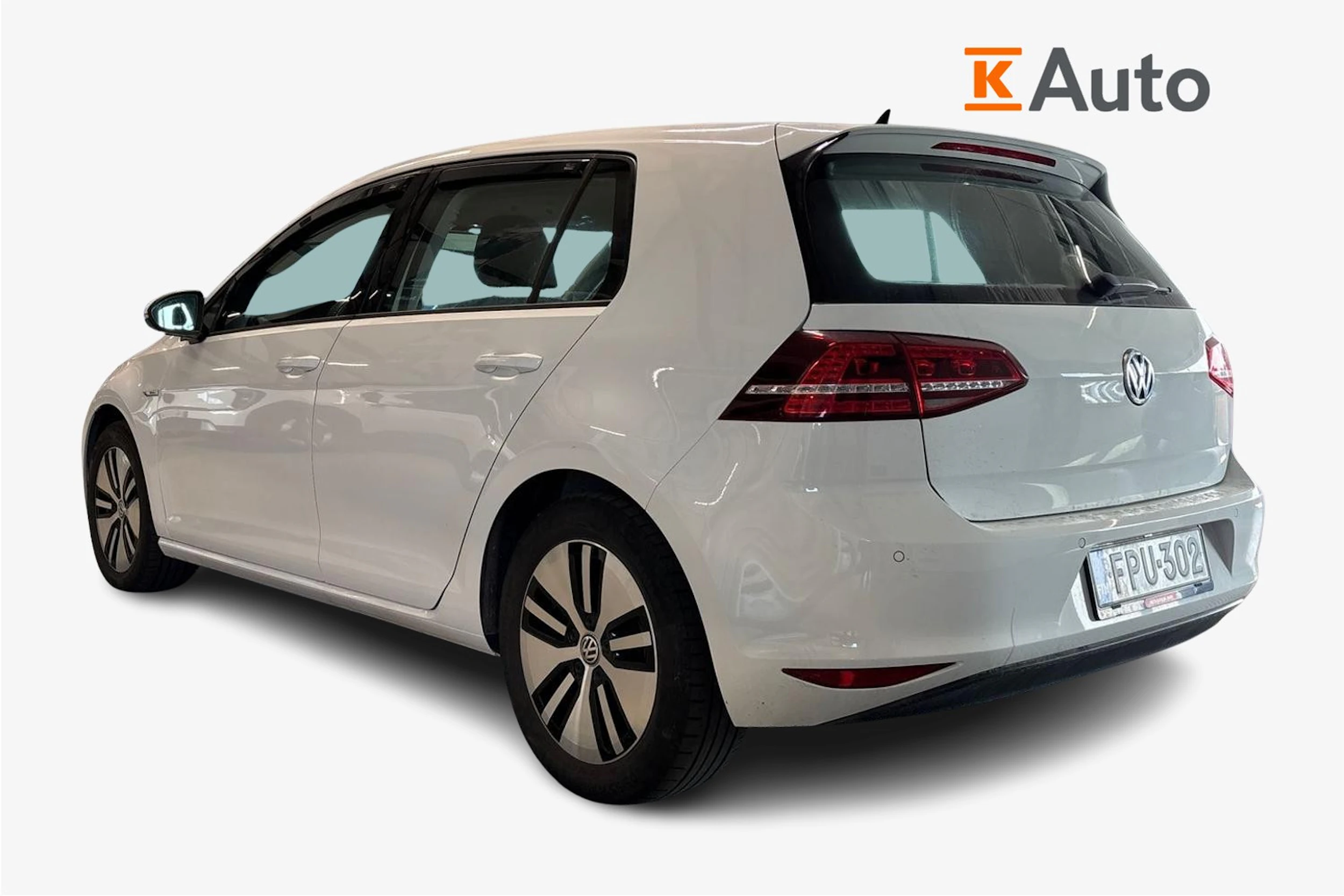 valkoinen Volkswagen Golf 2016 kuva 2.