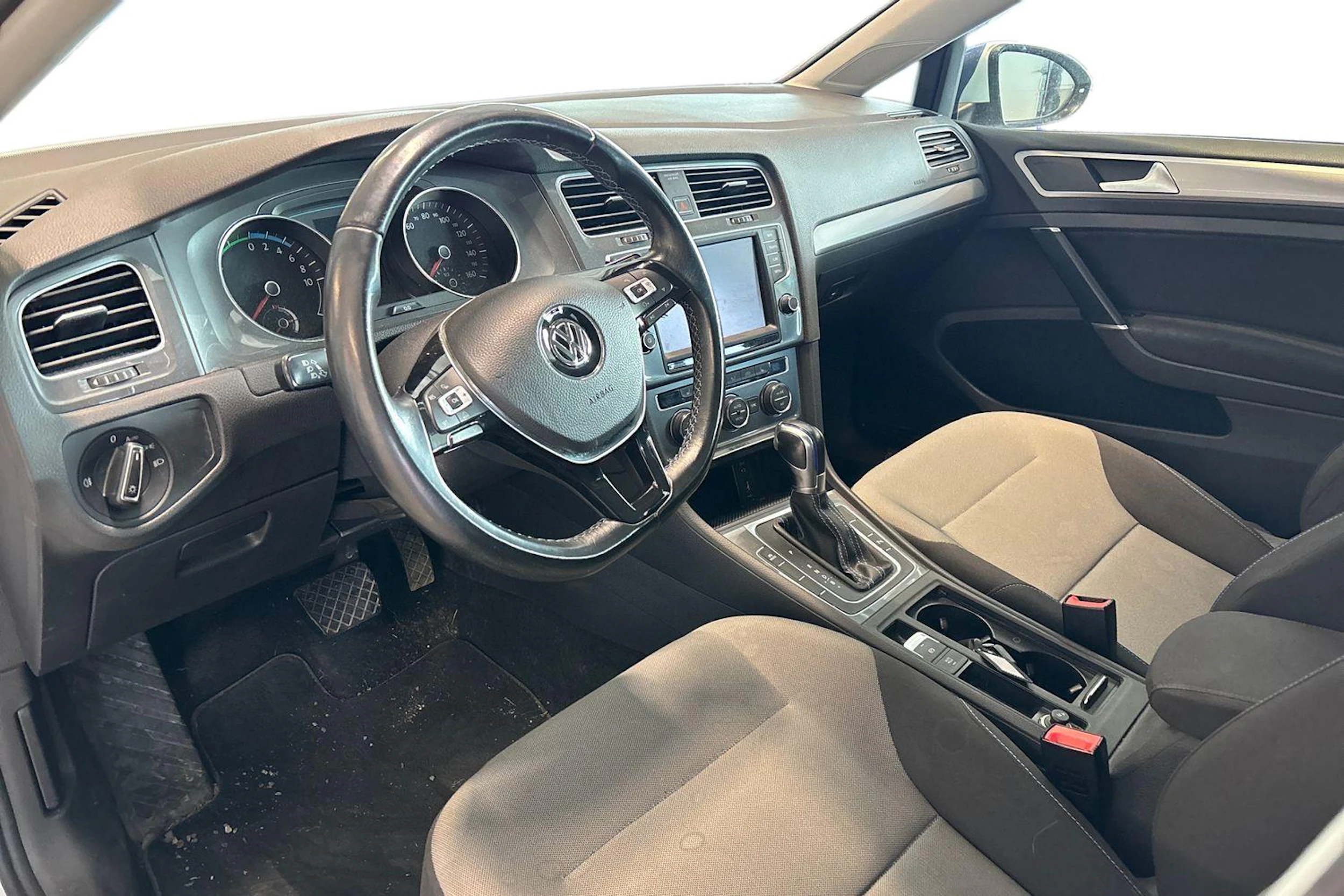 valkoinen Volkswagen Golf 2016 kuva 3.