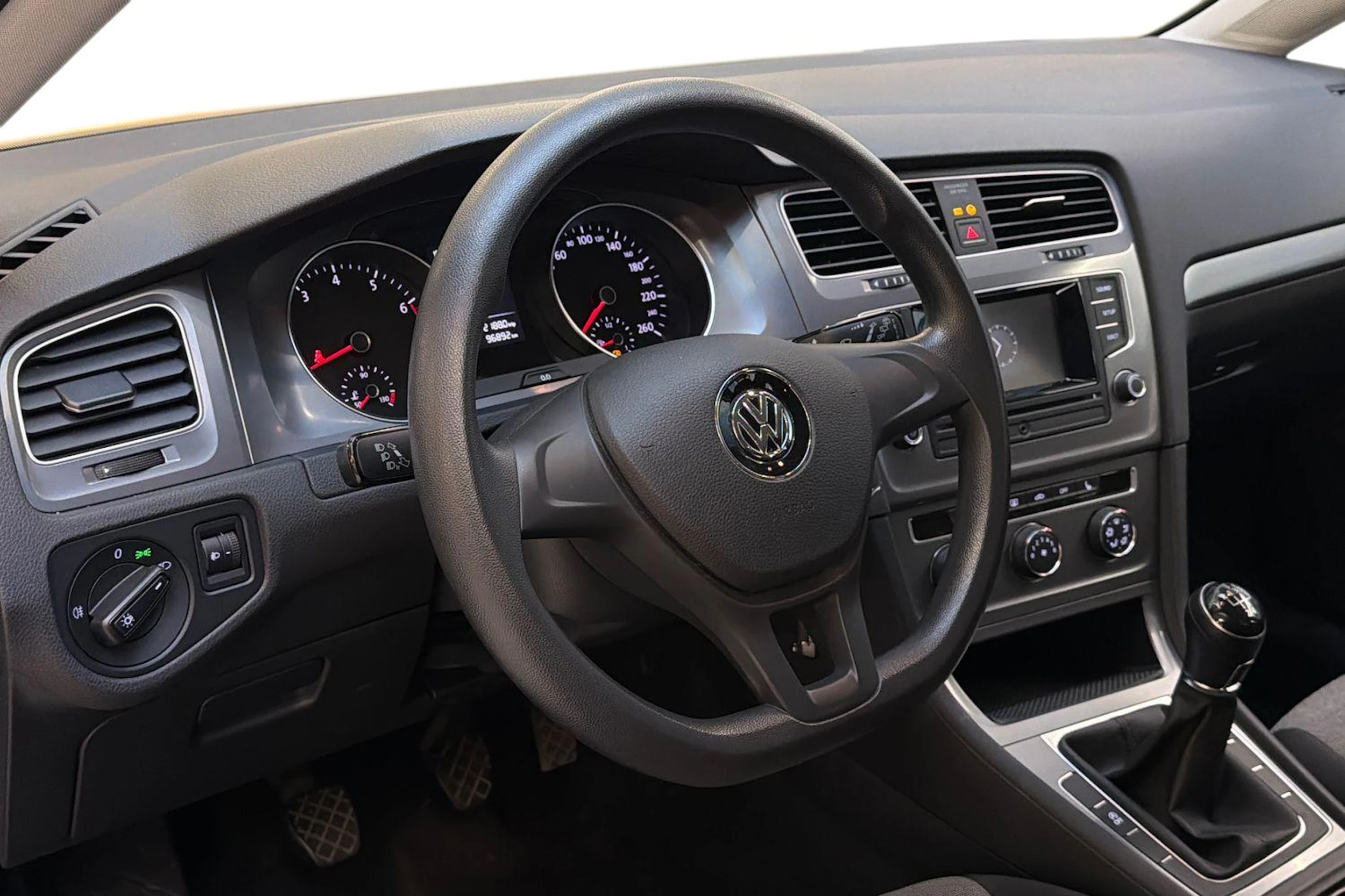 musta Volkswagen Golf 2016 kuva 8.