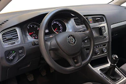musta Volkswagen Golf 2016 kuva 8.