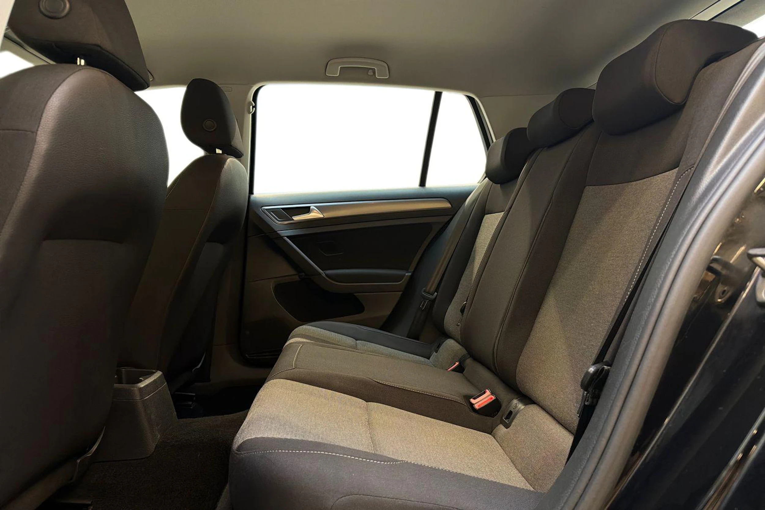 musta Volkswagen Golf 2016 kuva 11.