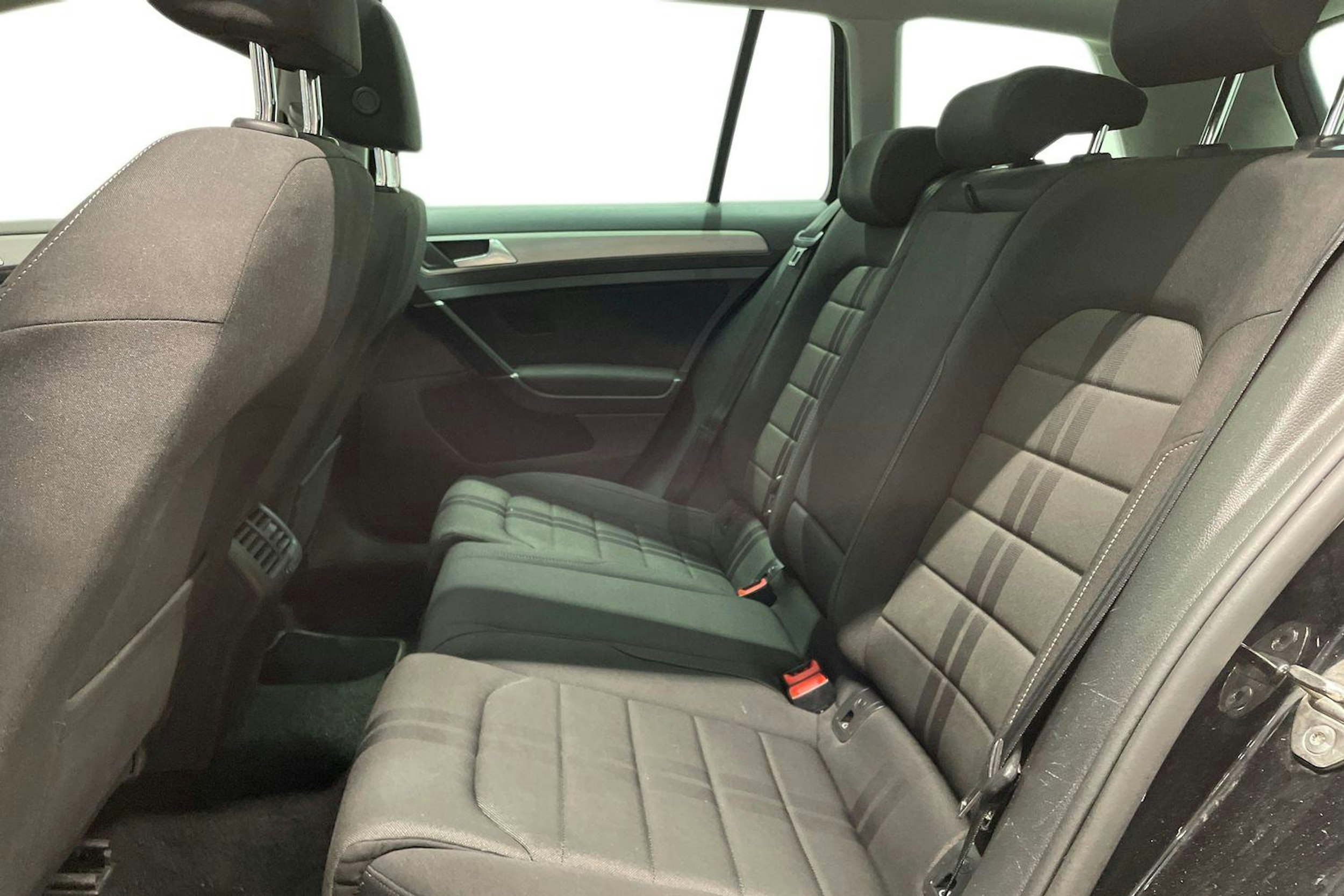 musta Volkswagen Golf 2016 kuva 10.