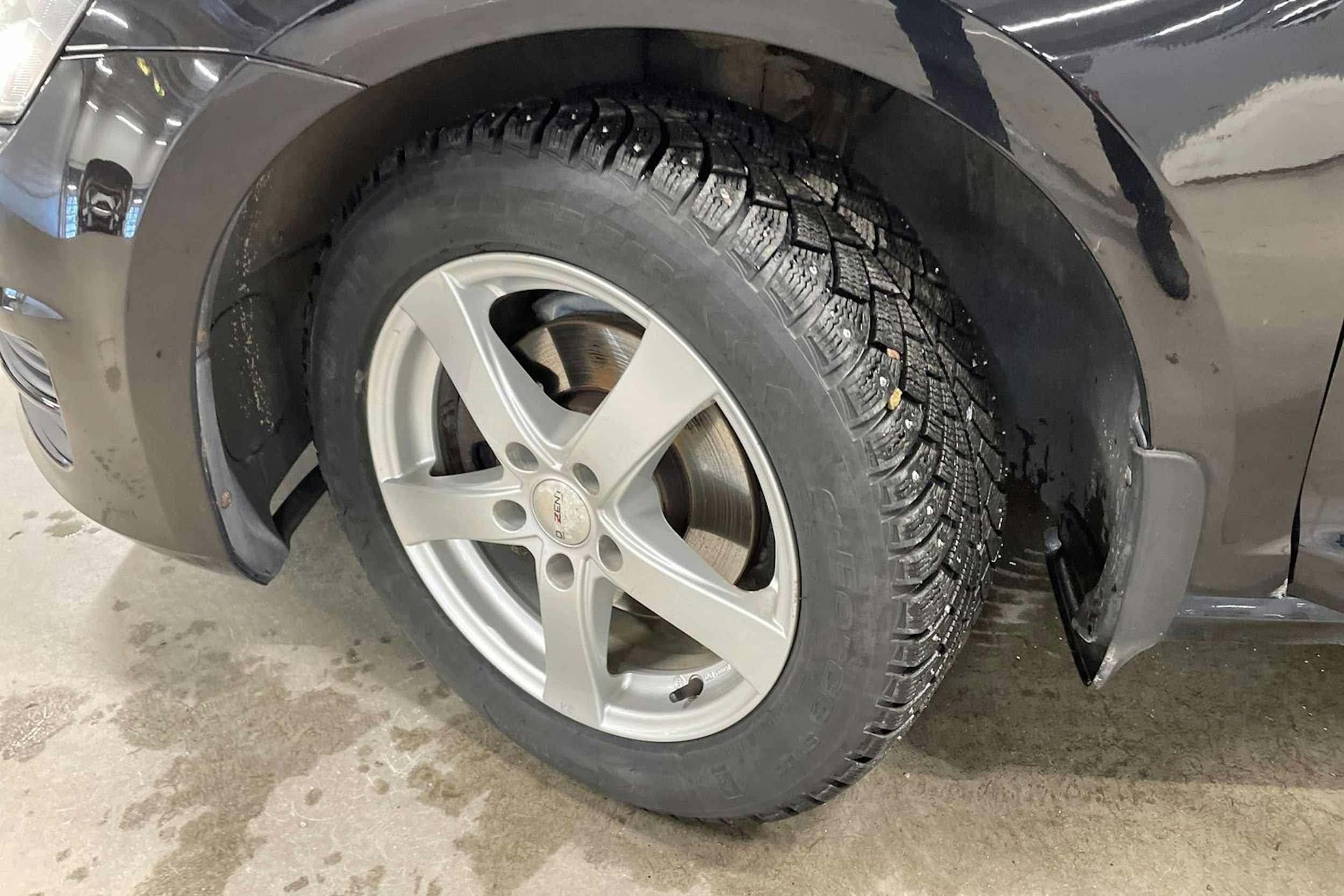 musta Volkswagen Golf 2016 kuva 13.