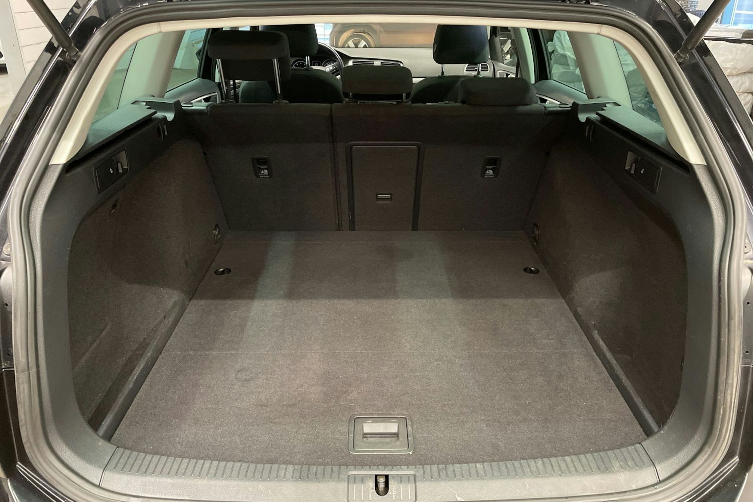 musta Volkswagen Golf 2016 kuva 15.