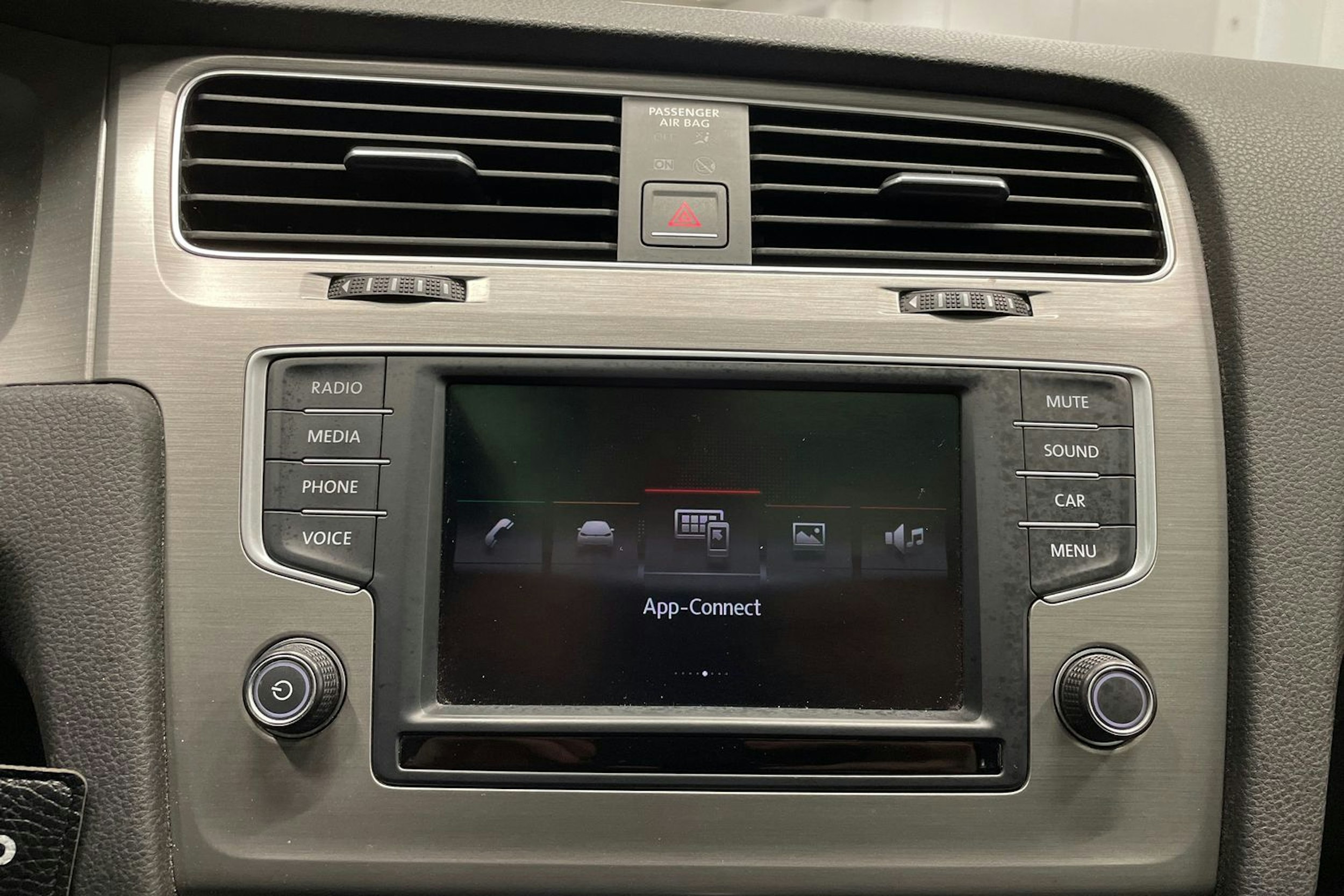 musta Volkswagen Golf 2016 kuva 17.