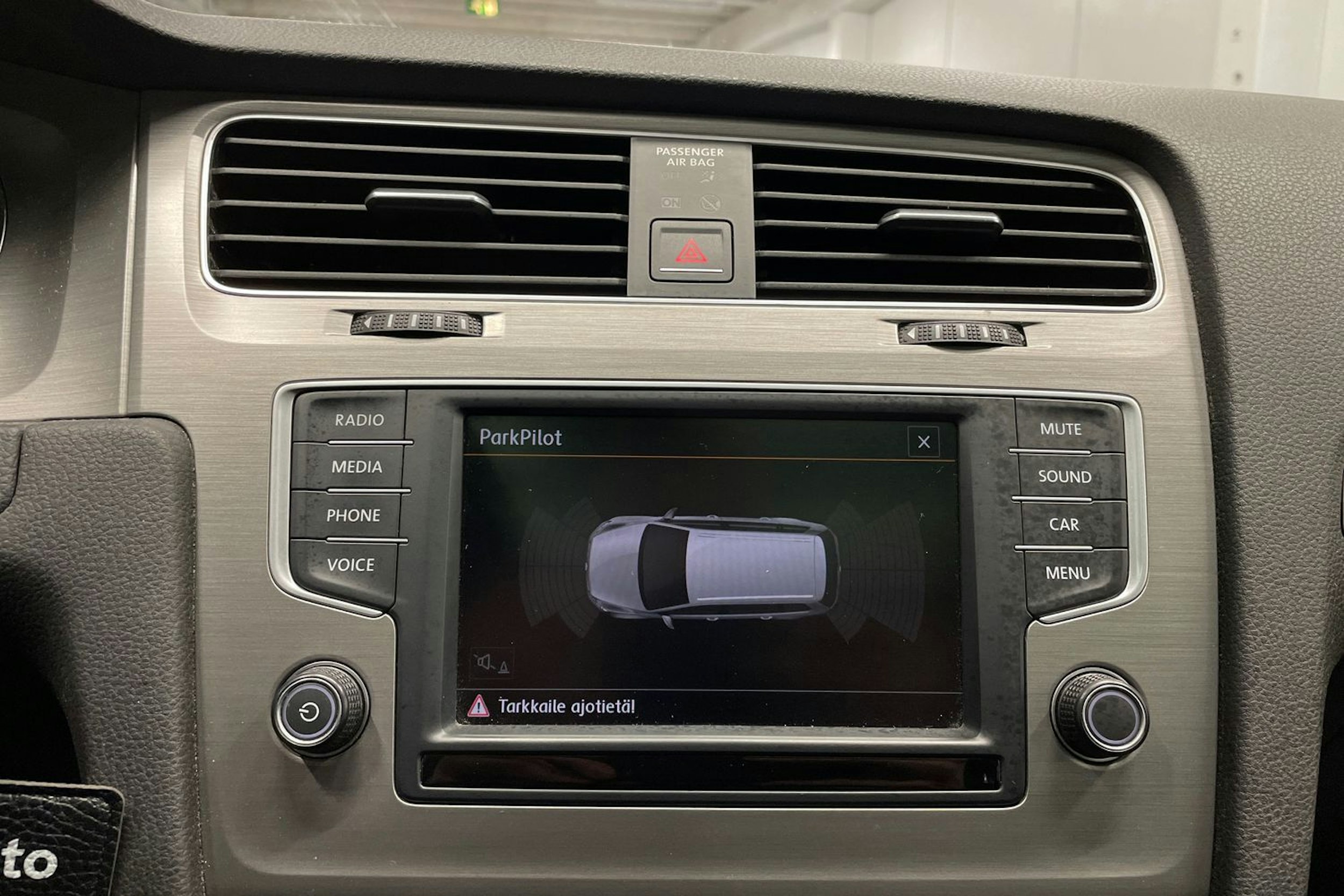 musta Volkswagen Golf 2016 kuva 18.