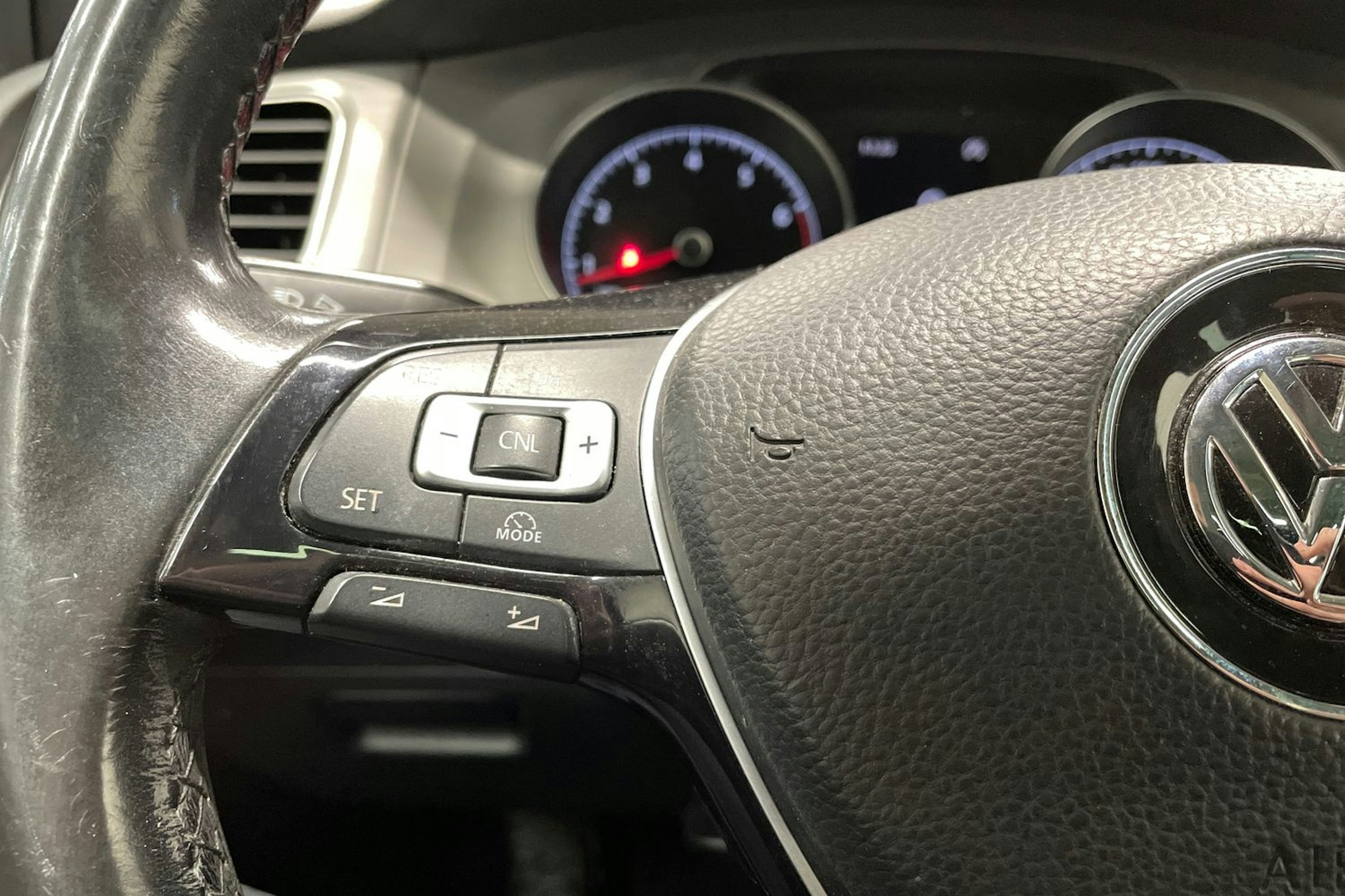 musta Volkswagen Golf 2016 kuva 22.