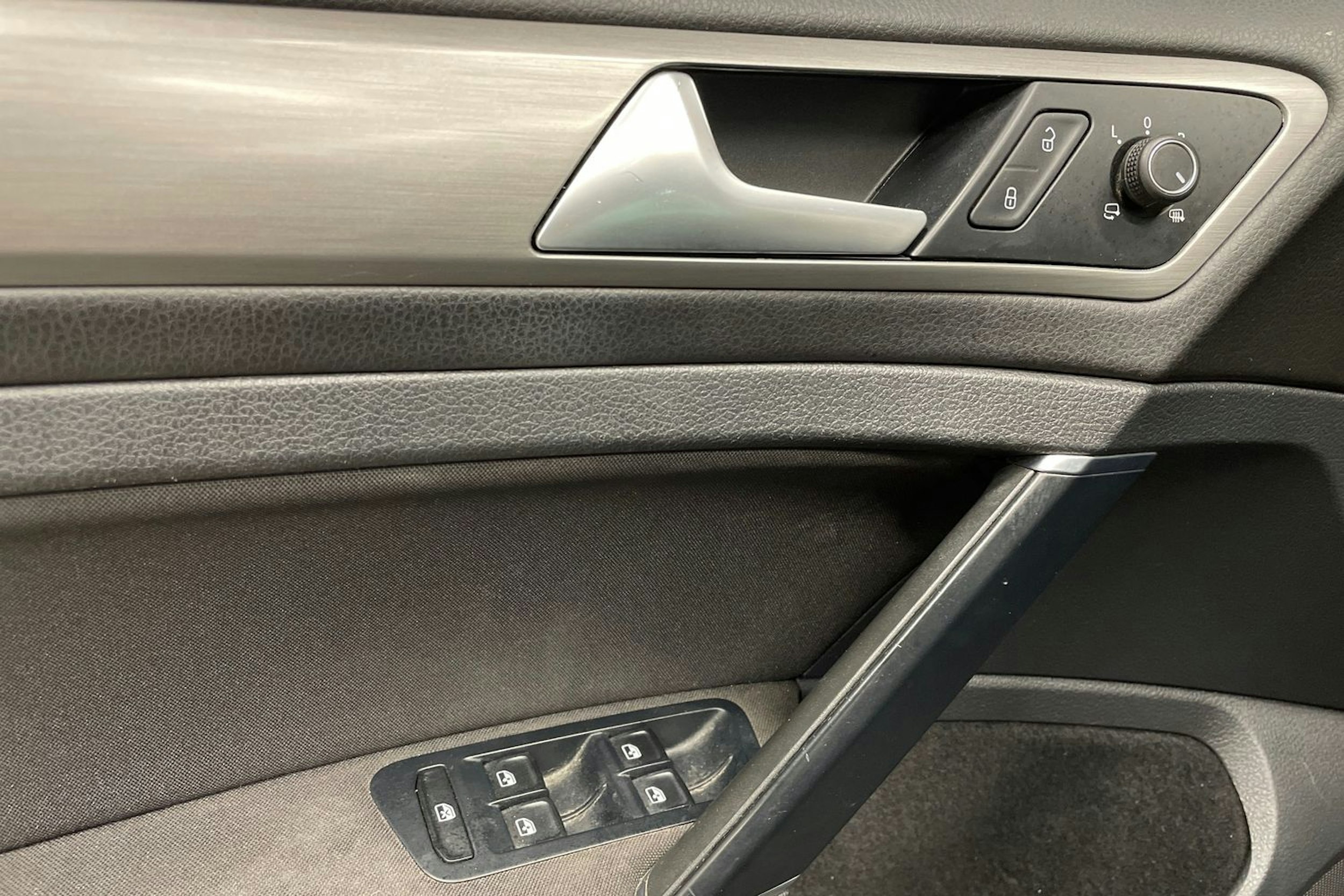 musta Volkswagen Golf 2016 kuva 24.