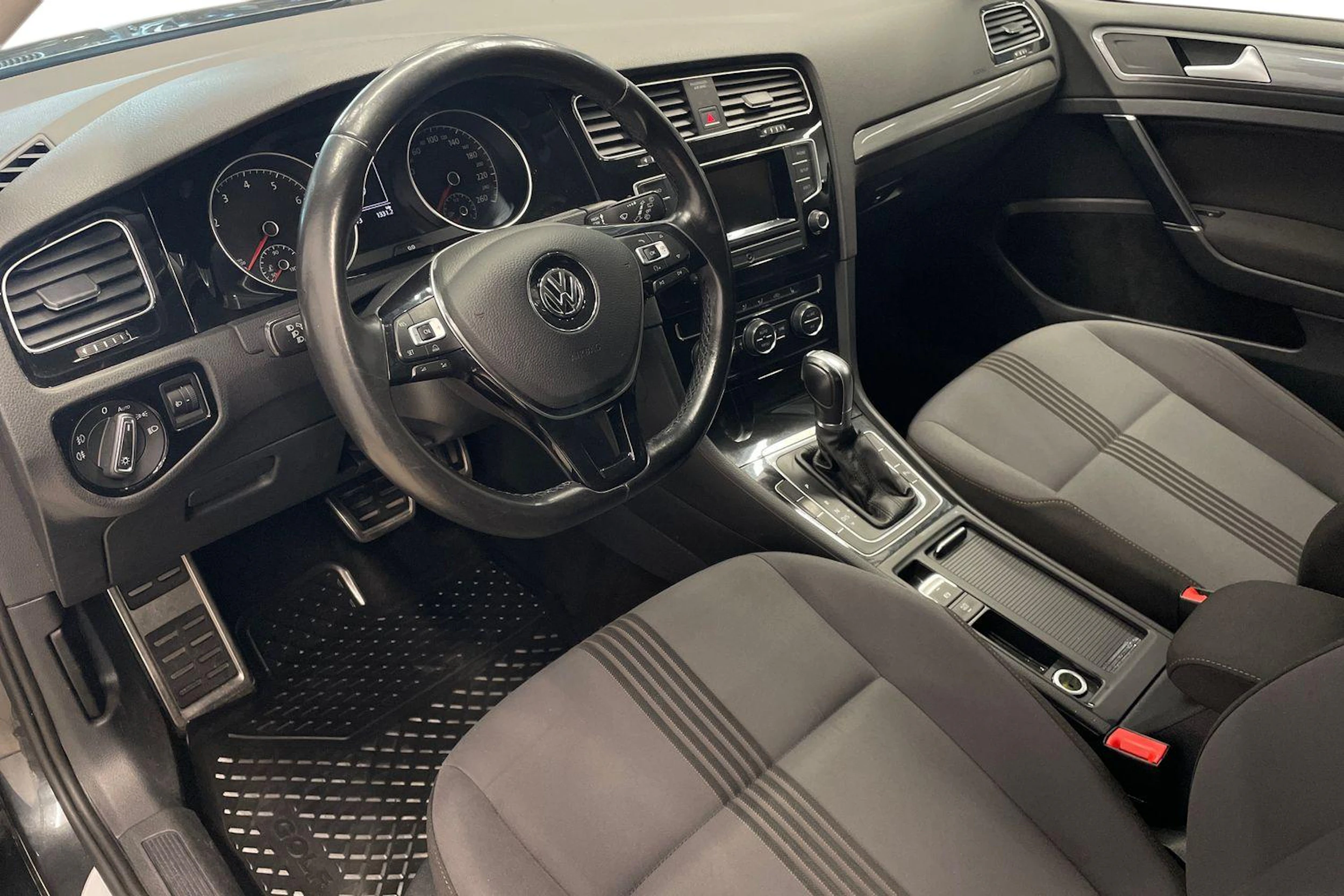 Harmaa Volkswagen GOLF 2016 kuva 6.