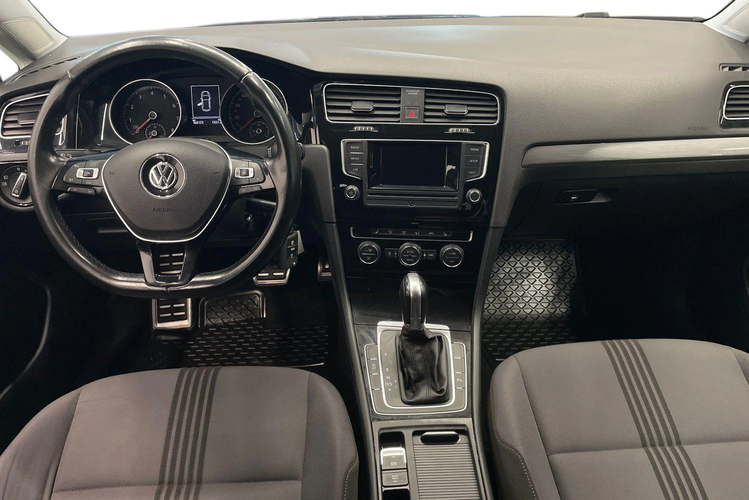 Harmaa Volkswagen GOLF 2016 kuva 7.