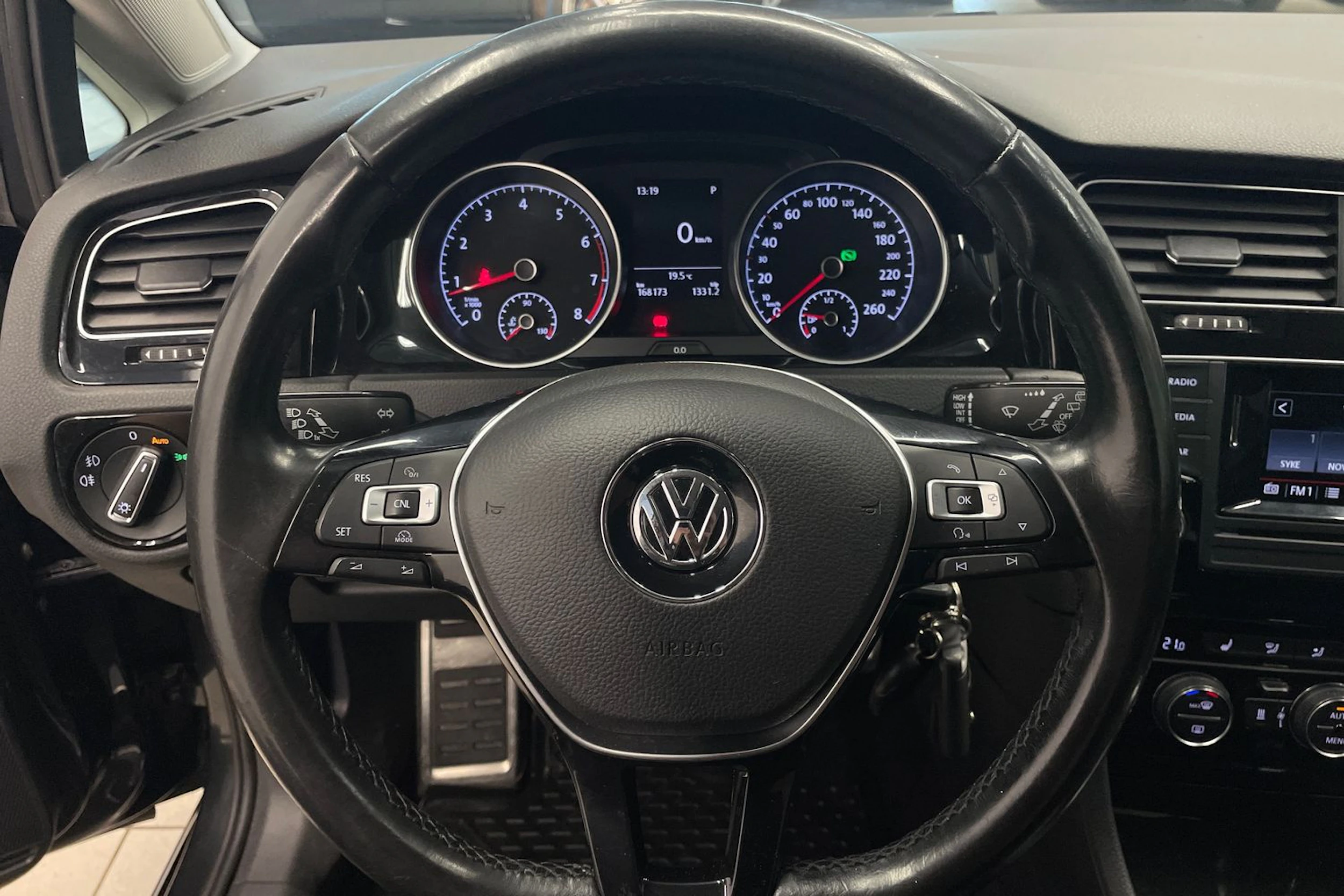 Harmaa Volkswagen GOLF 2016 kuva 13.