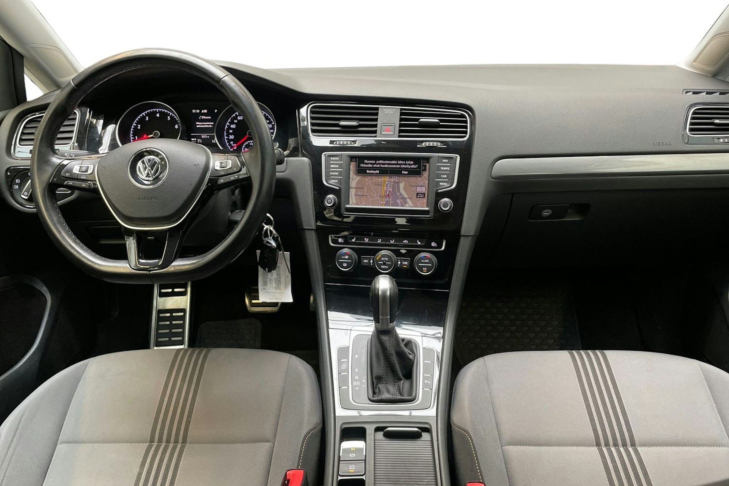 valkoinen Volkswagen Golf 2016 kuva 9.