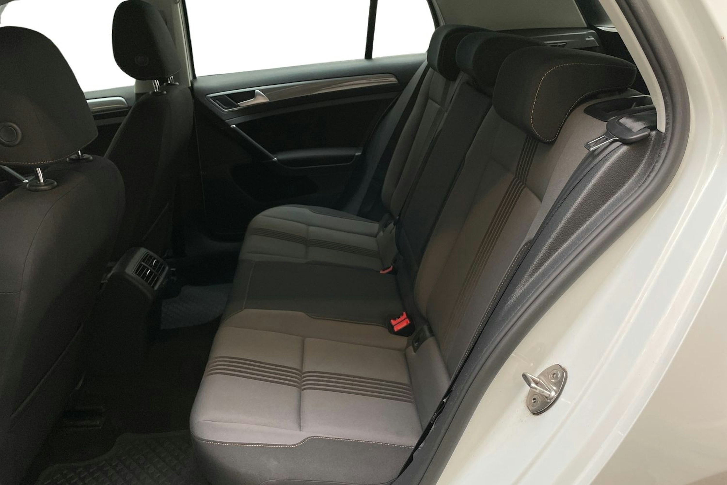 valkoinen Volkswagen Golf 2016 kuva 10.