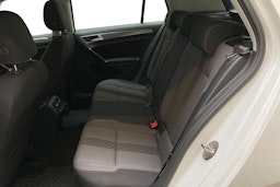 valkoinen Volkswagen Golf 2016 kuva 10.