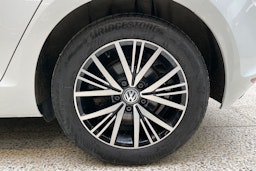valkoinen Volkswagen Golf 2016 kuva 13.
