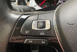 valkoinen Volkswagen Golf 2016 kuva 15.