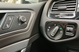 valkoinen Volkswagen Golf 2016 kuva 17.