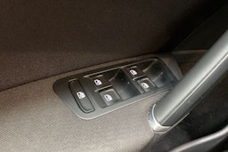 valkoinen Volkswagen Golf 2016 kuva 18.