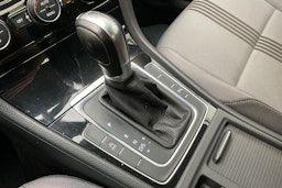 valkoinen Volkswagen Golf 2016 kuva 23.
