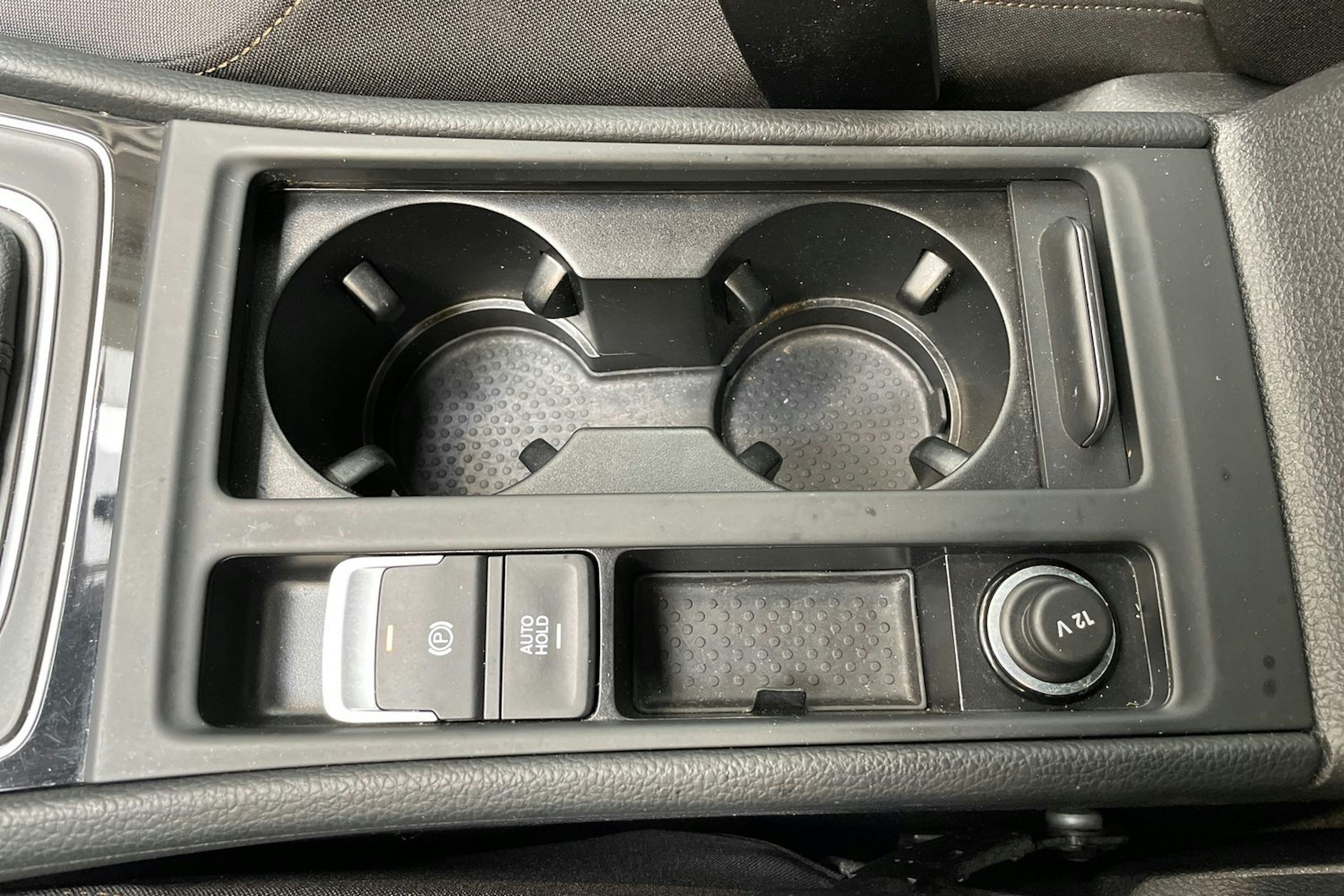 valkoinen Volkswagen Golf 2016 kuva 24.