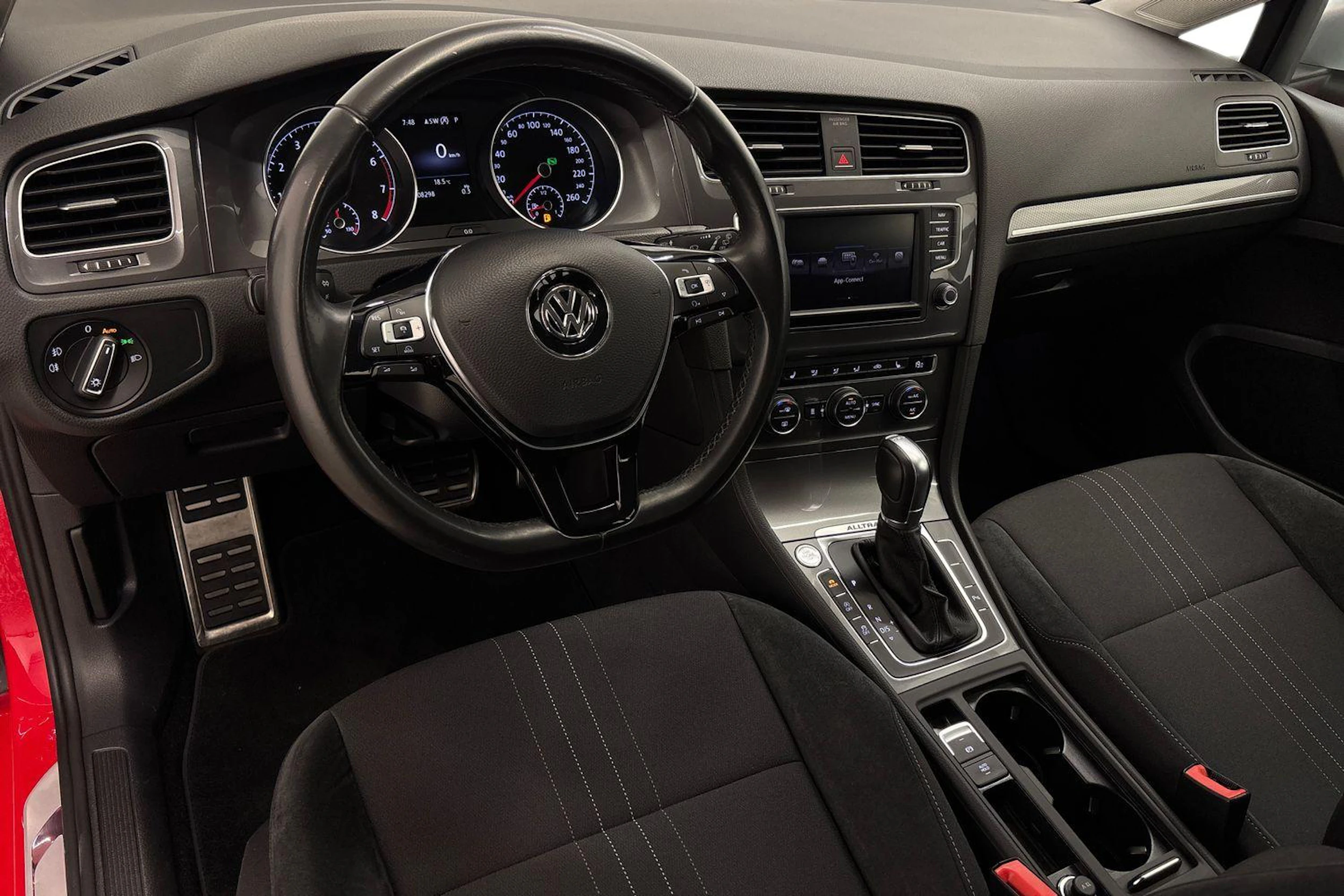 punainen Volkswagen Golf 2017 kuva 8.