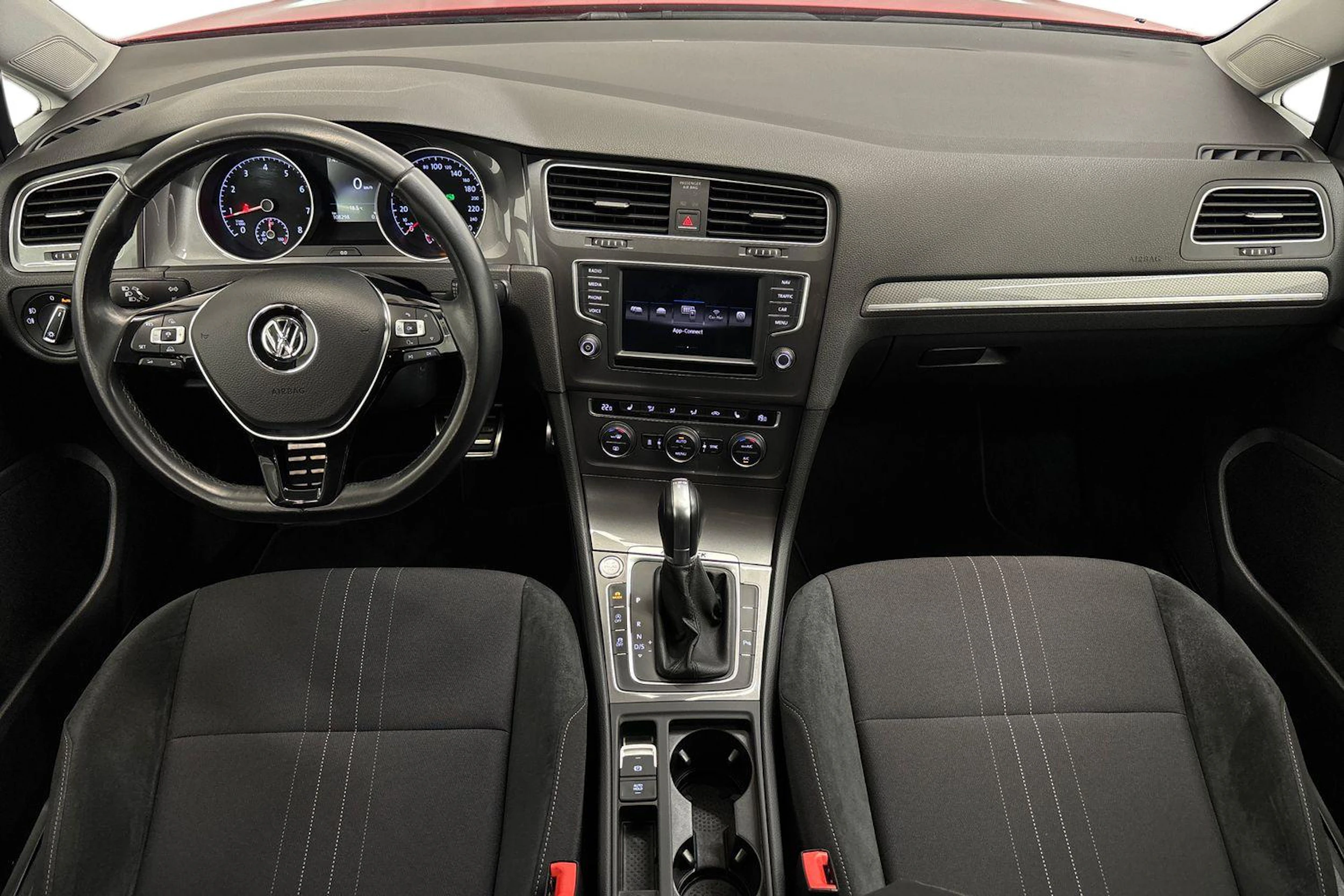 punainen Volkswagen Golf 2017 kuva 9.