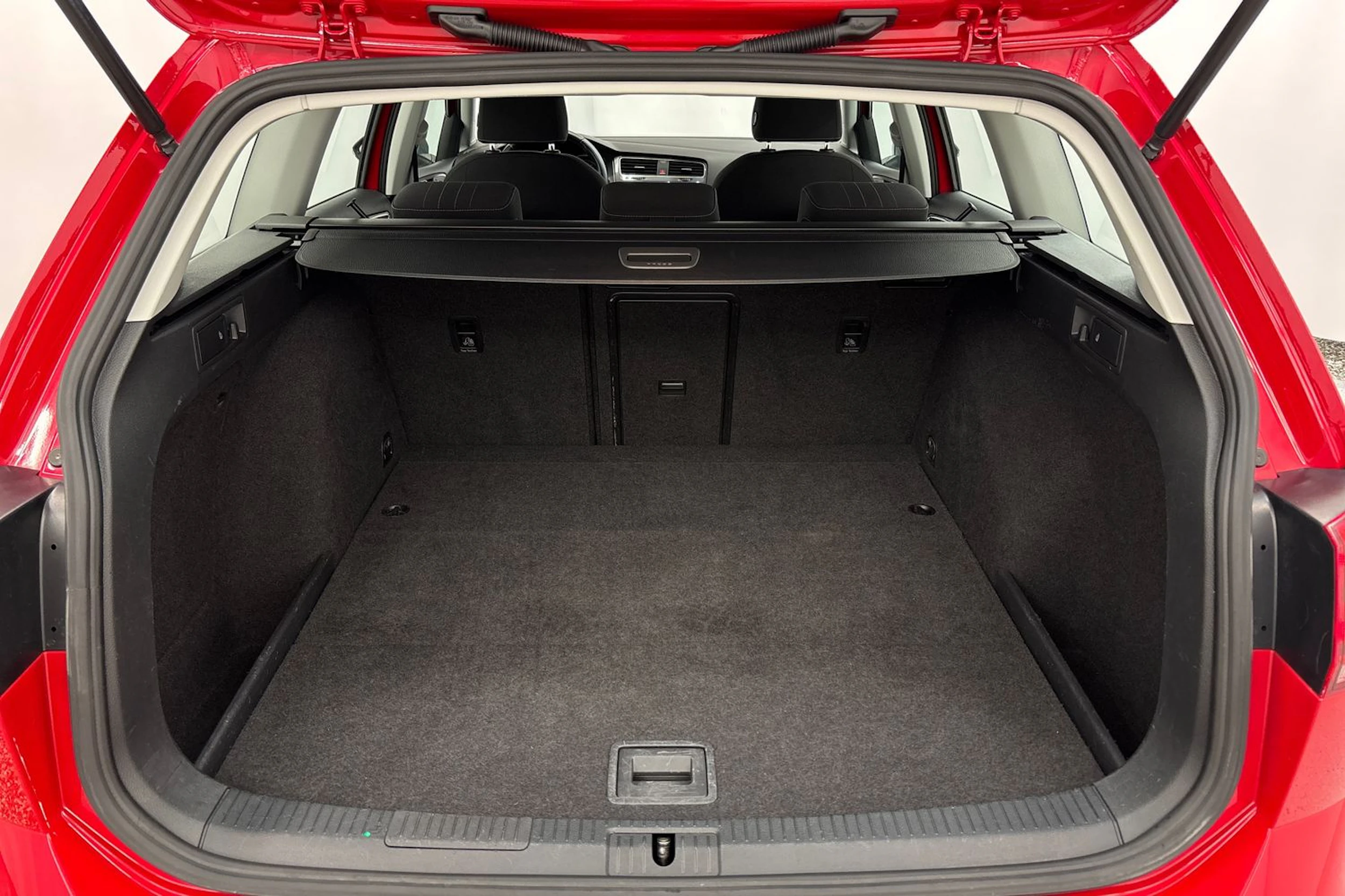 punainen Volkswagen Golf 2017 kuva 15.