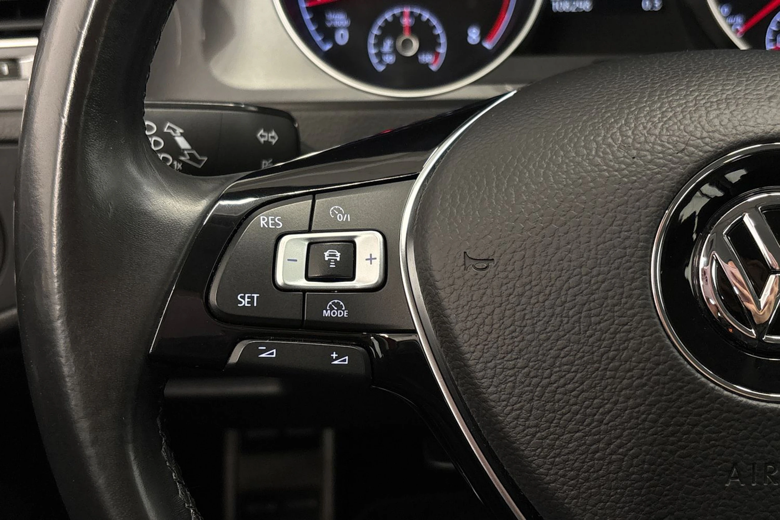 punainen Volkswagen Golf 2017 kuva 20.