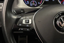punainen Volkswagen Golf 2017 kuva 20.