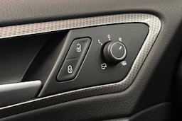punainen Volkswagen Golf 2017 kuva 23.