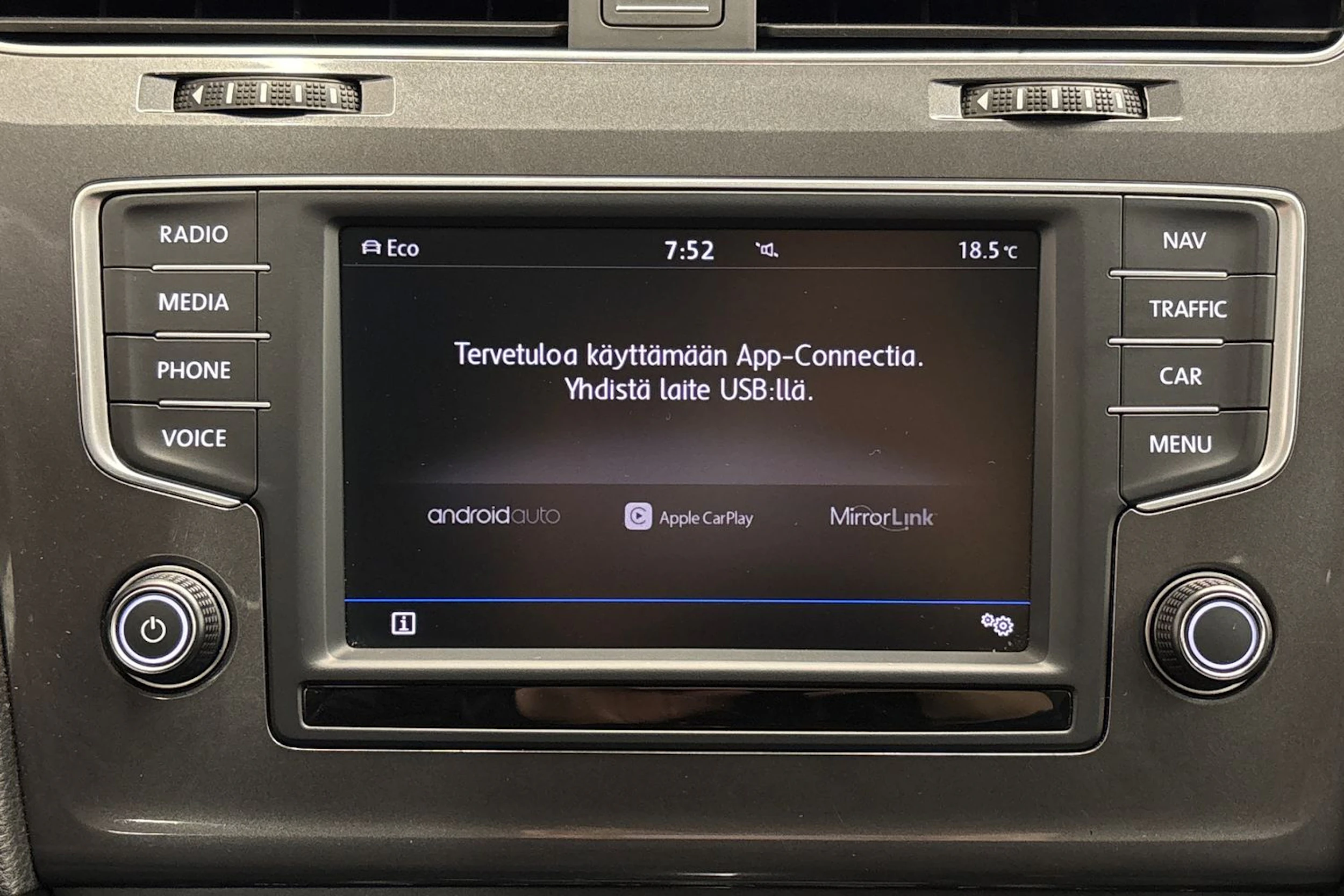 punainen Volkswagen Golf 2017 kuva 27.