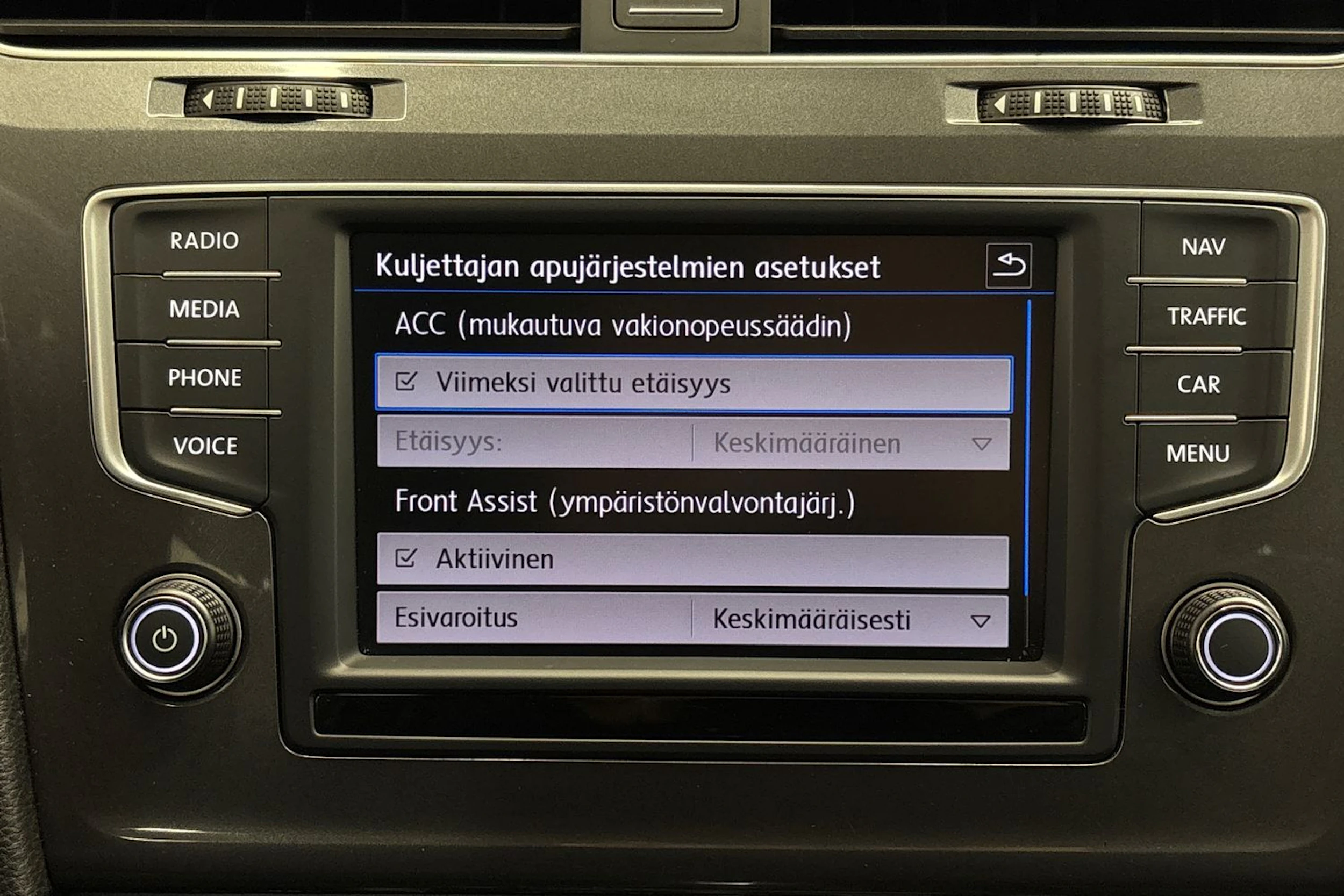 punainen Volkswagen Golf 2017 kuva 28.