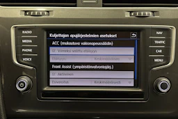 punainen Volkswagen Golf 2017 kuva 28.