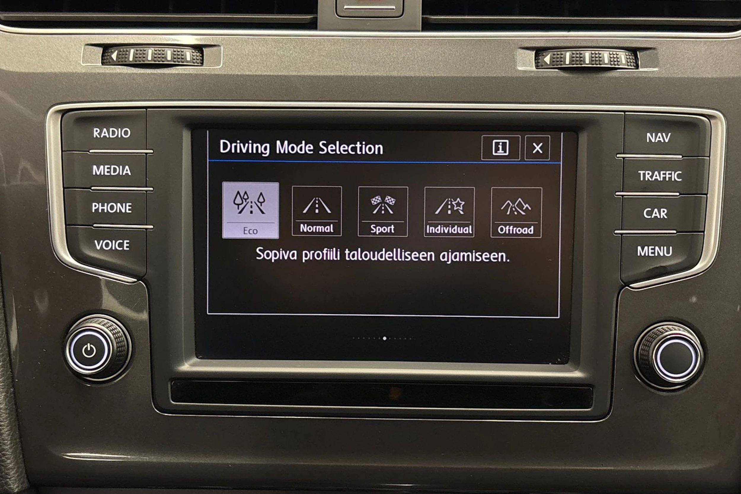 punainen Volkswagen Golf 2017 kuva 31.