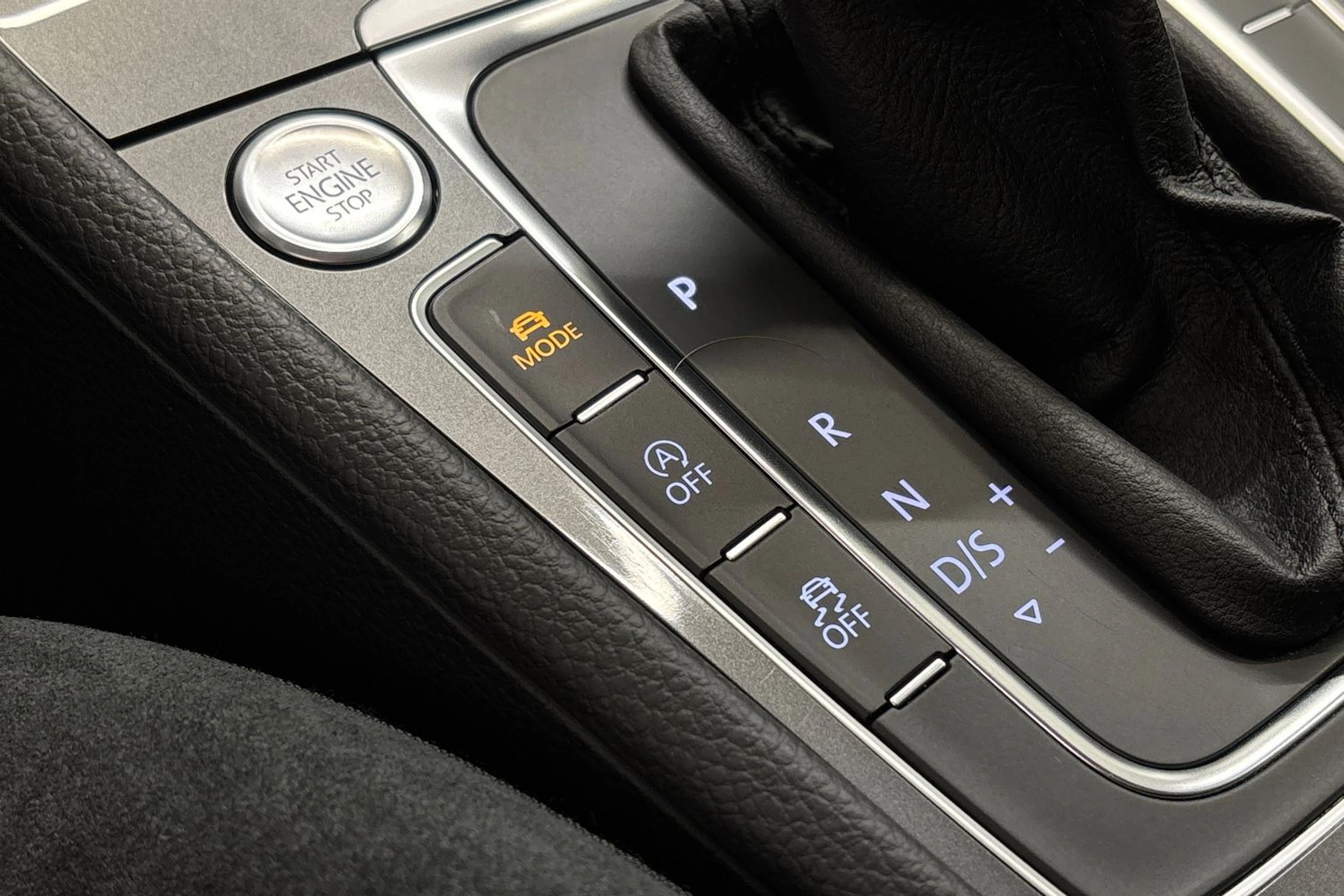 punainen Volkswagen Golf 2017 kuva 32.