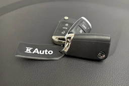 punainen Volkswagen Golf 2017 kuva 35.