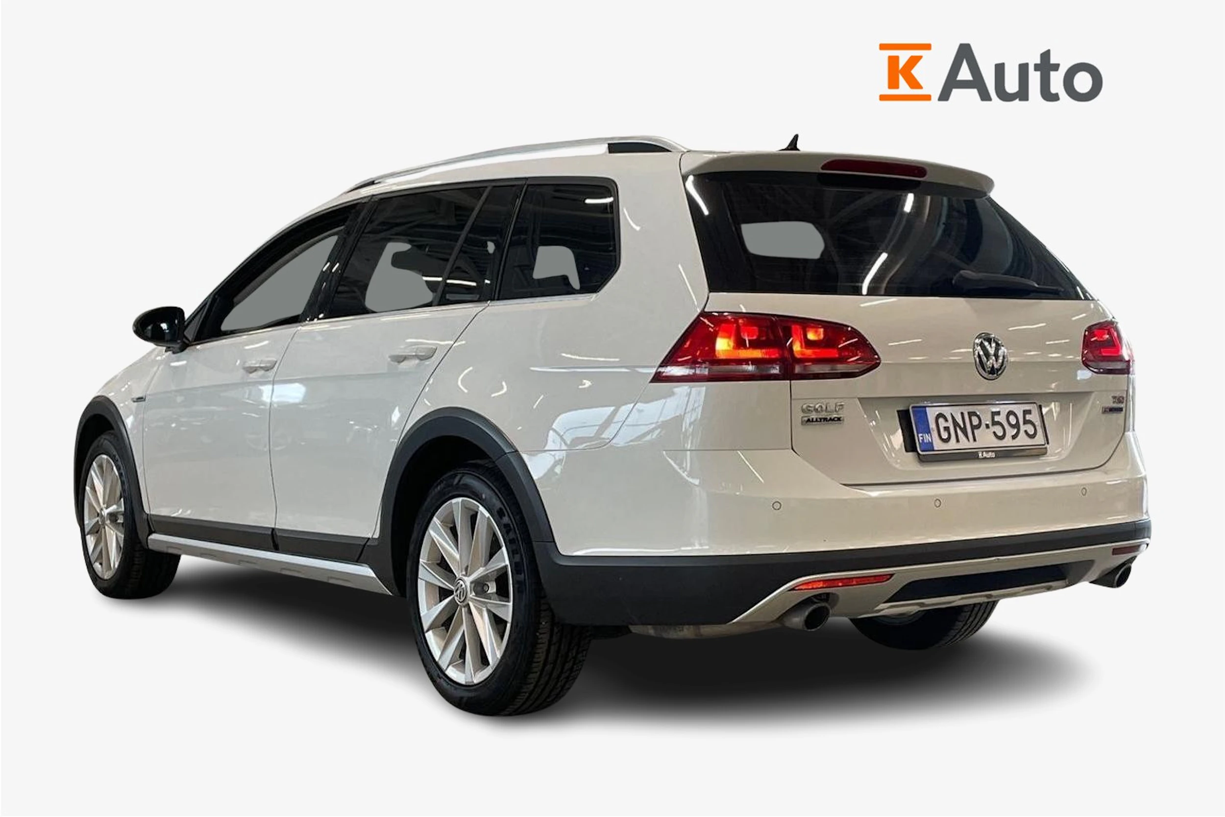 valkoinen Volkswagen Golf 2016 kuva 2.