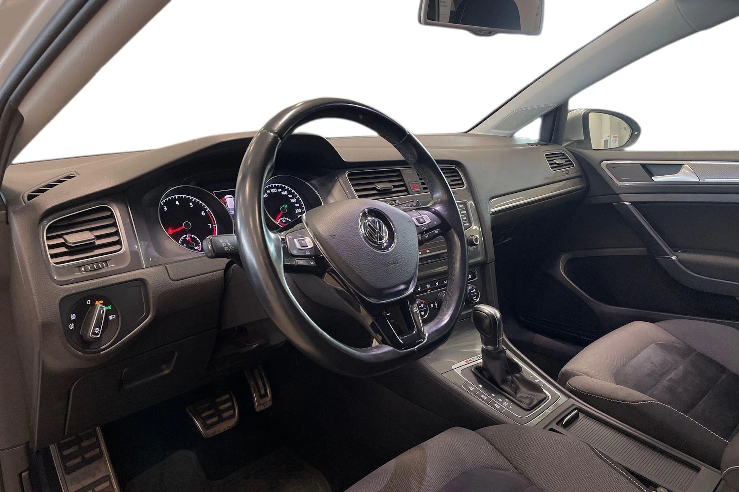 valkoinen Volkswagen Golf 2016 kuva 6.
