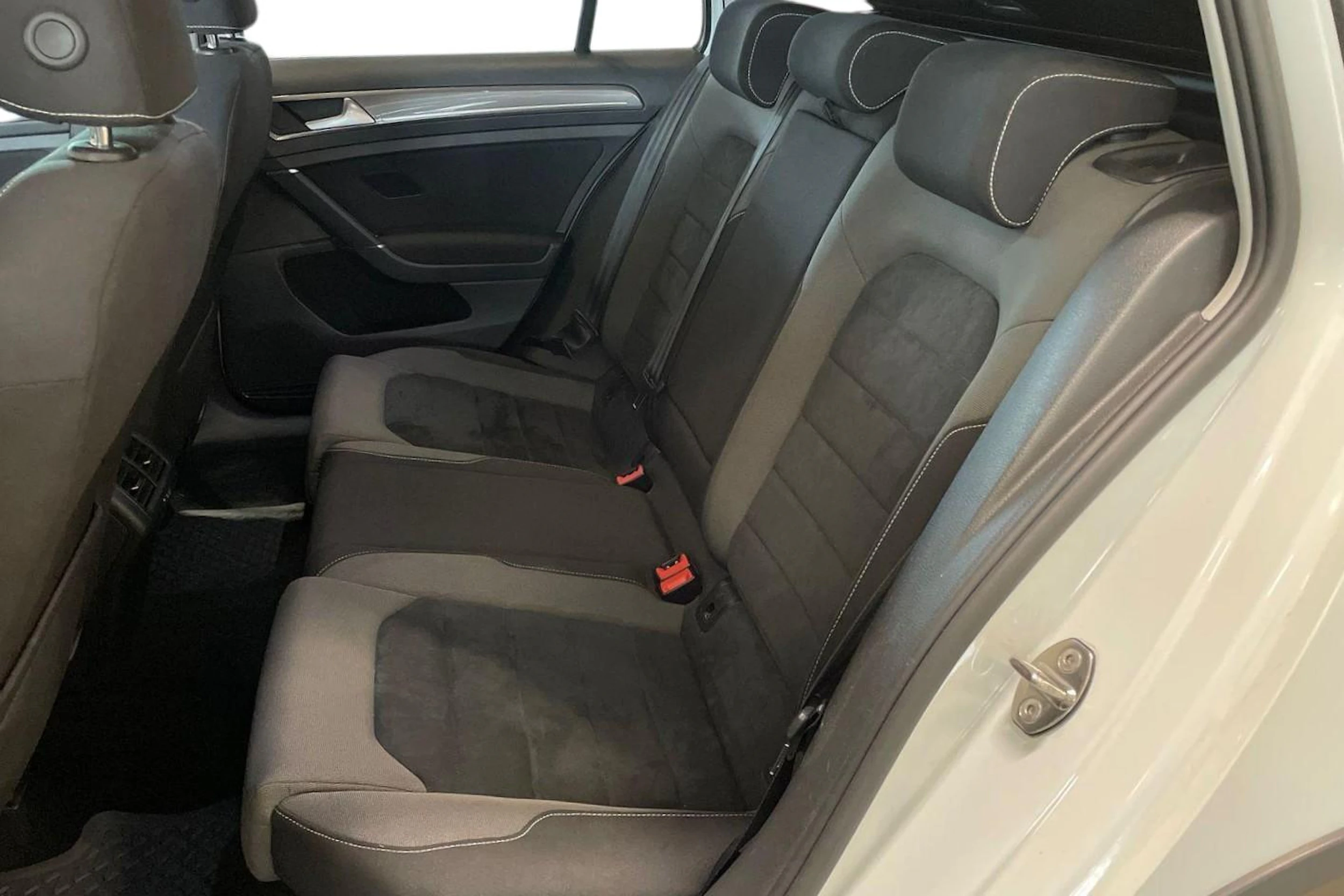 valkoinen Volkswagen Golf 2016 kuva 8.