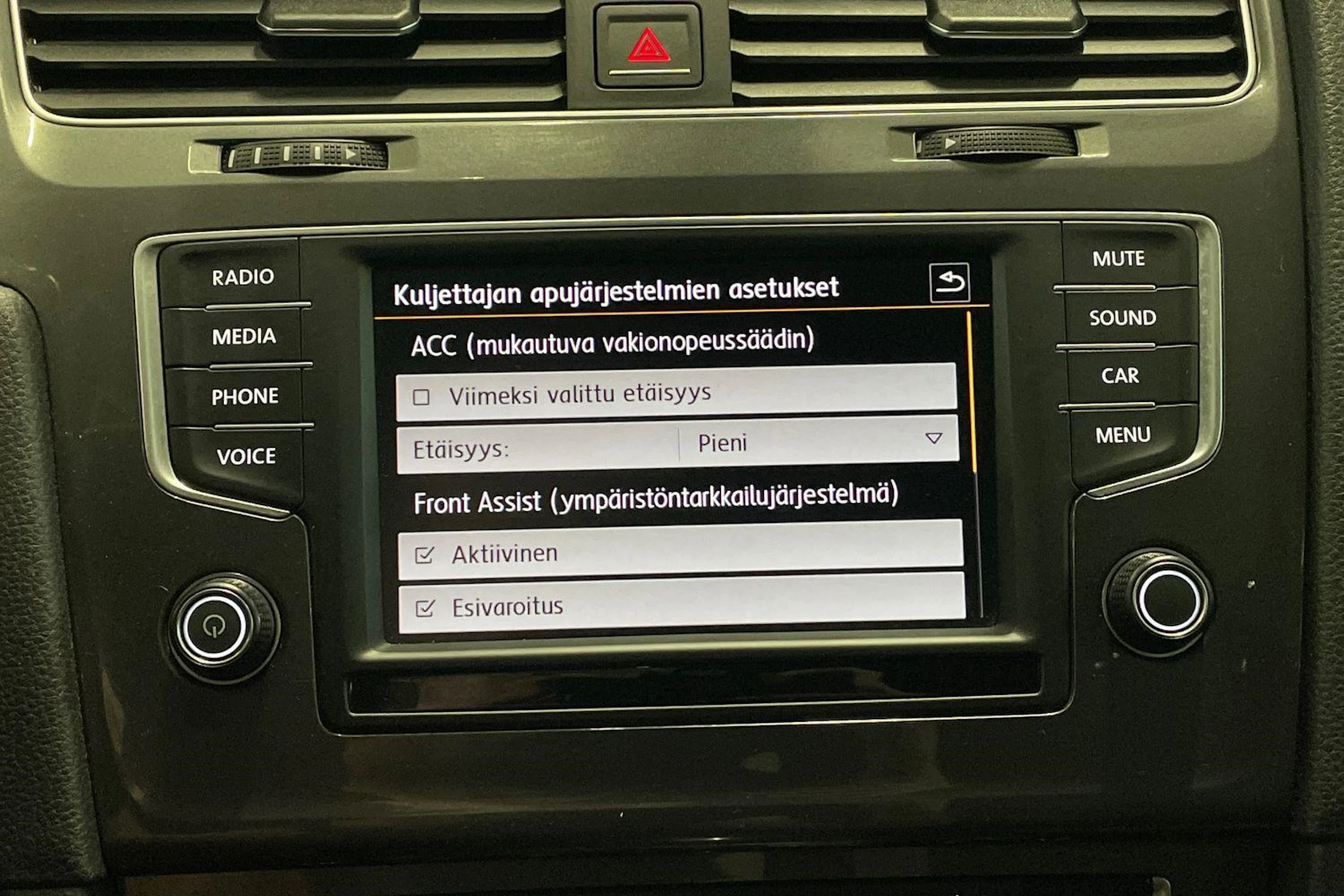 valkoinen Volkswagen Golf 2016 kuva 18.