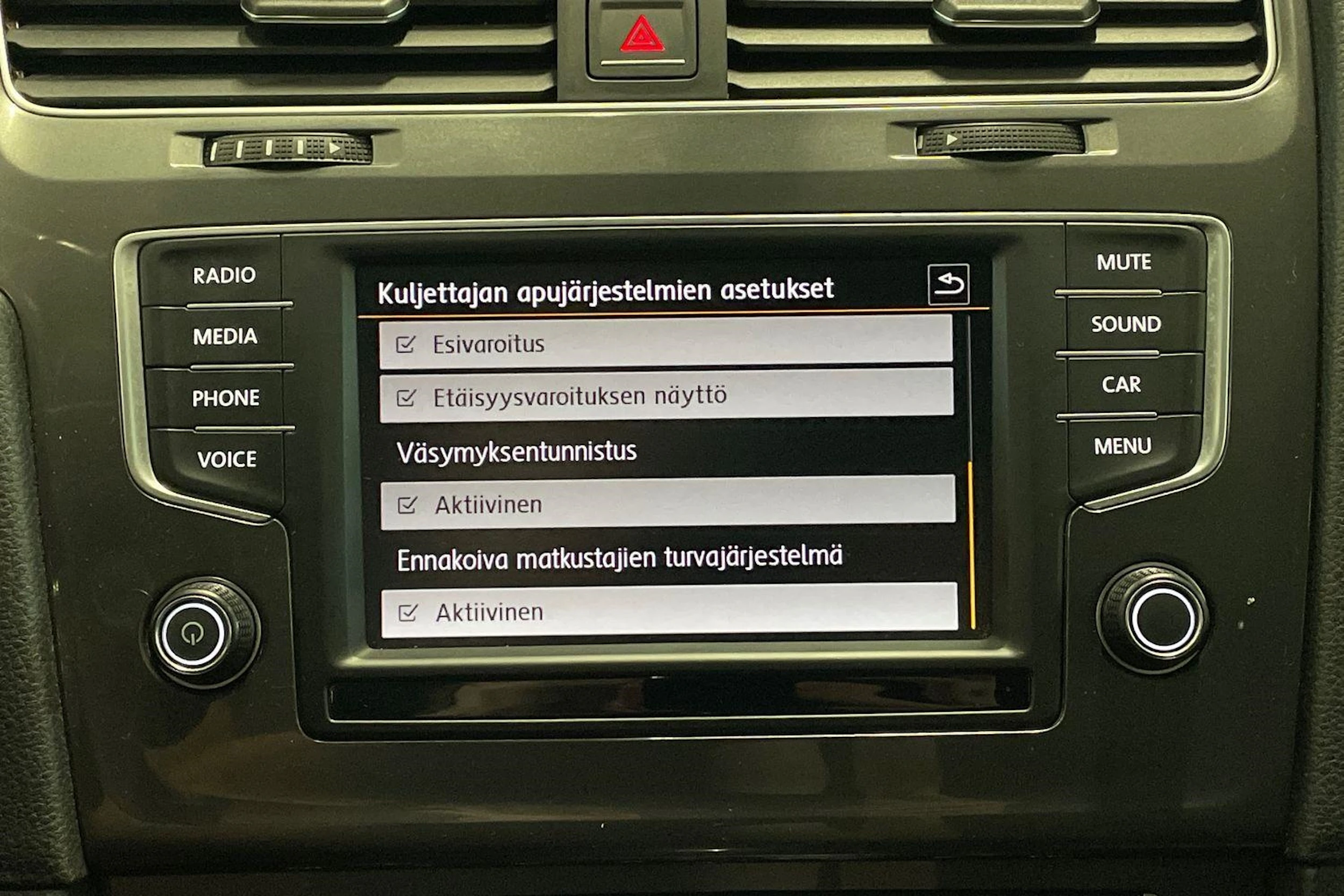 valkoinen Volkswagen Golf 2016 kuva 19.