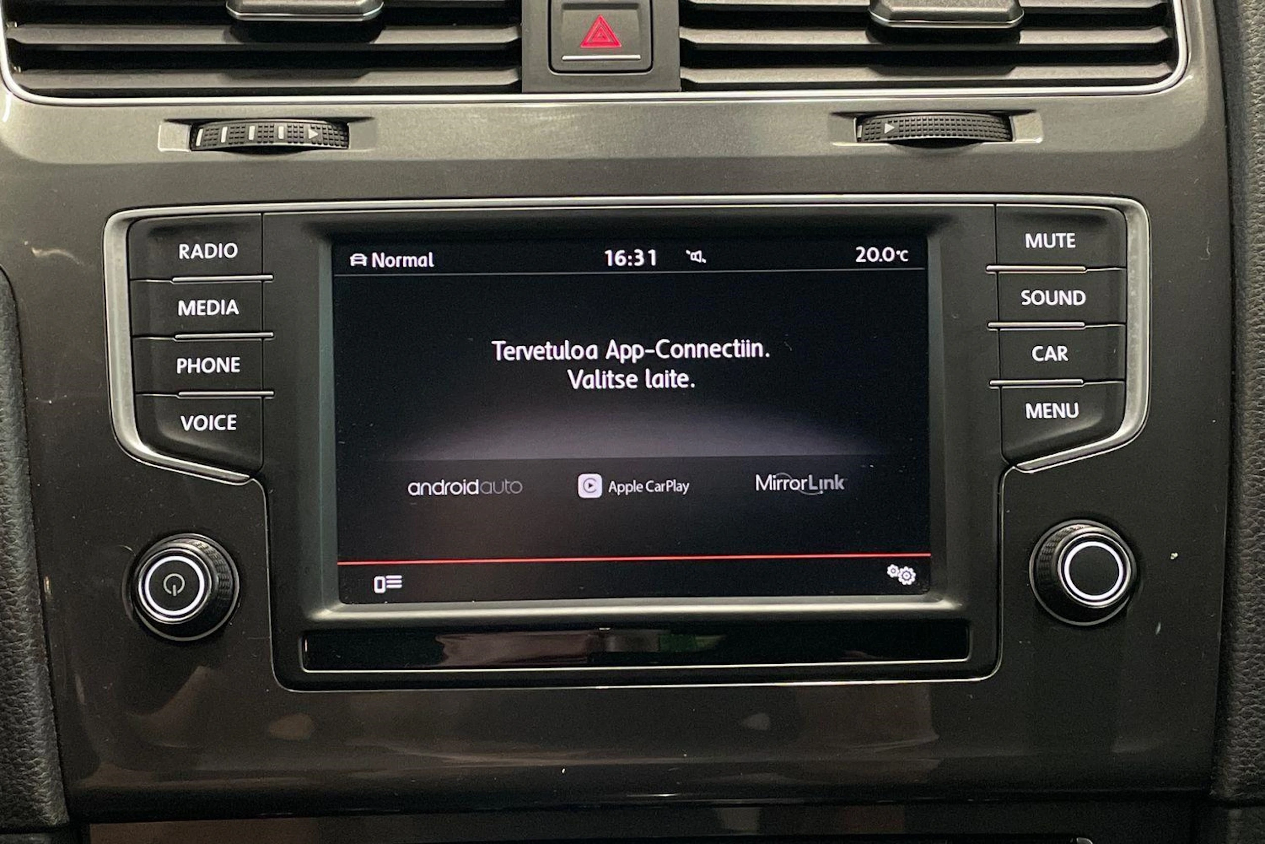 valkoinen Volkswagen Golf 2016 kuva 20.