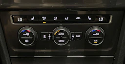 valkoinen Volkswagen Golf 2016 kuva 22.