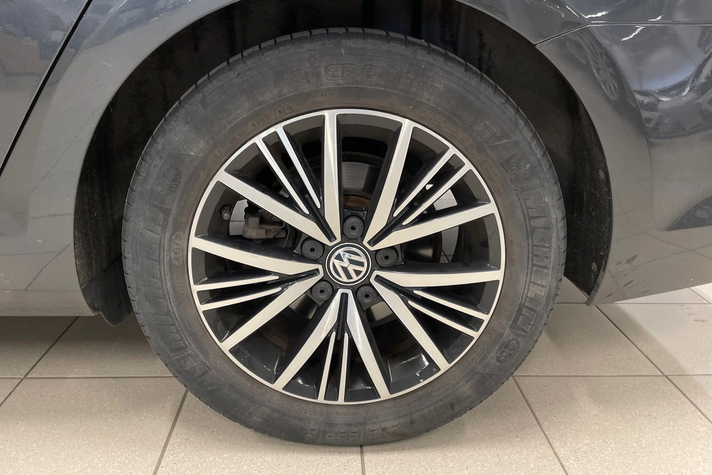 harmaa Volkswagen Golf 2016 kuva 4.
