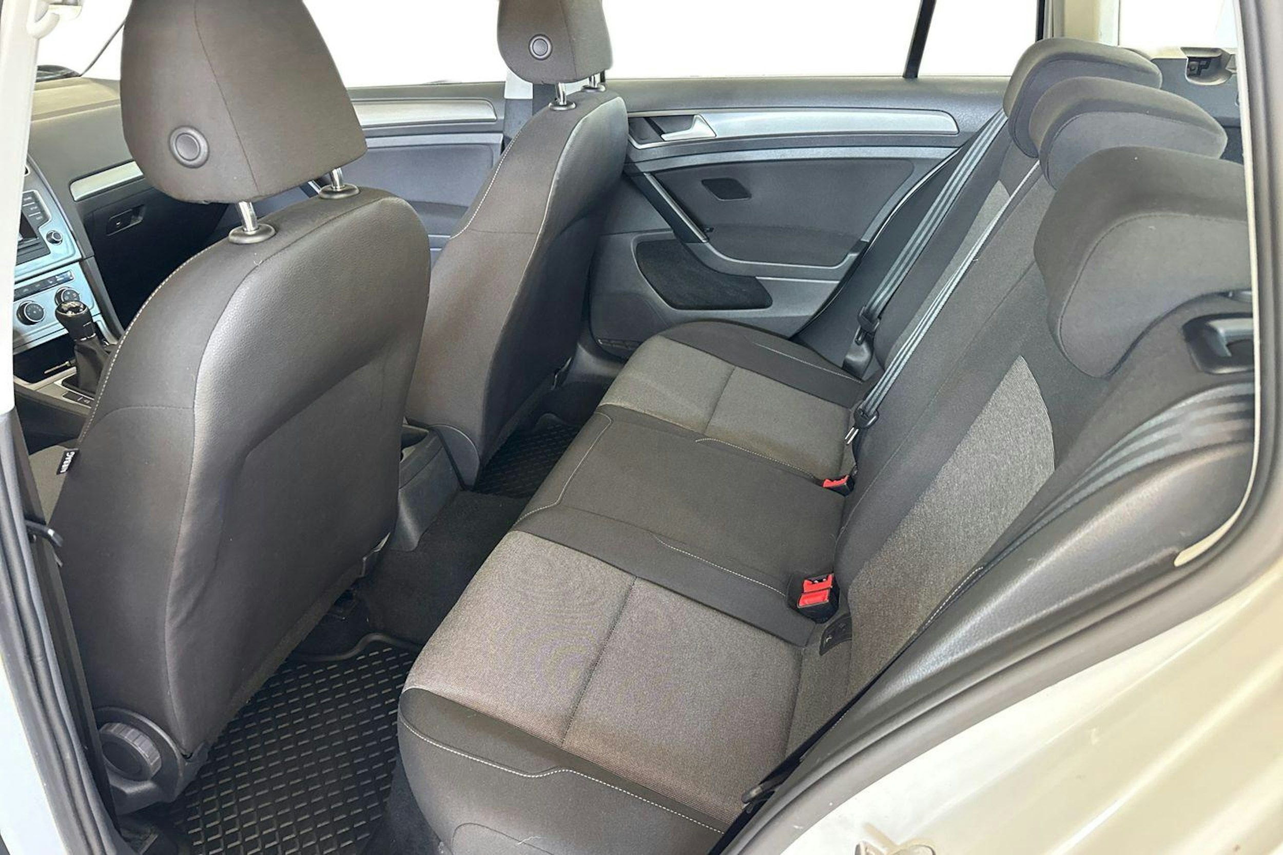 valkoinen Volkswagen Golf 2016 kuva 10.