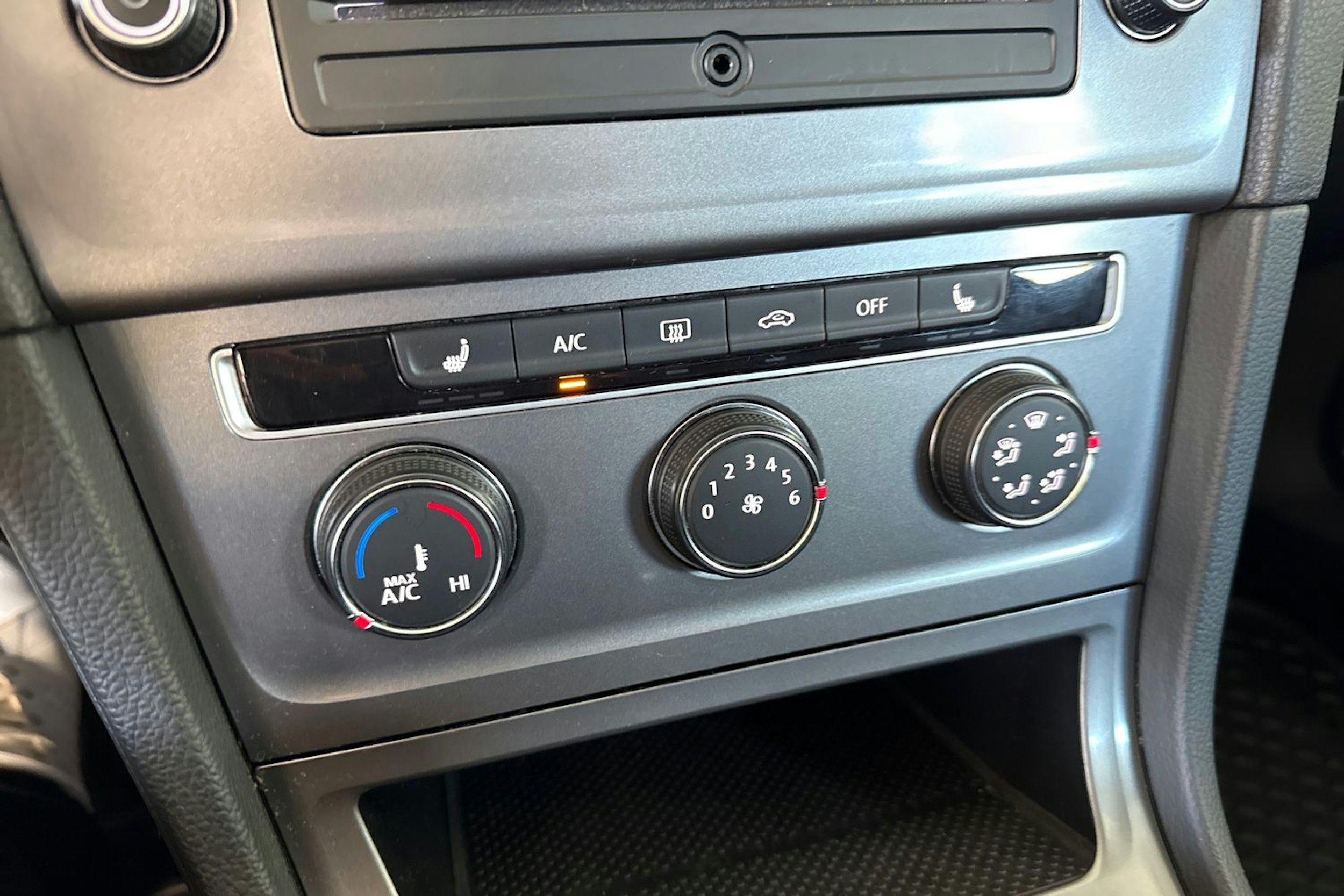 valkoinen Volkswagen Golf 2016 kuva 16.