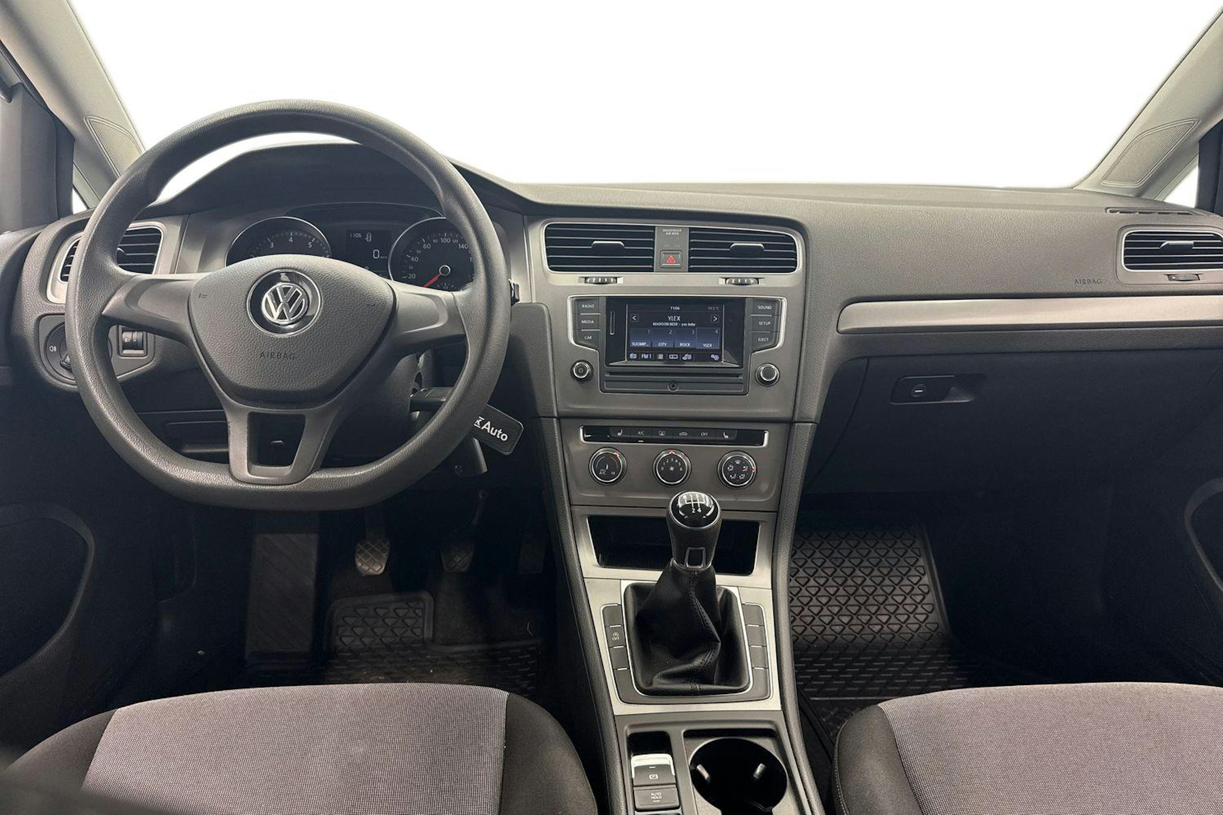 valkoinen Volkswagen Golf 2016 kuva 19.