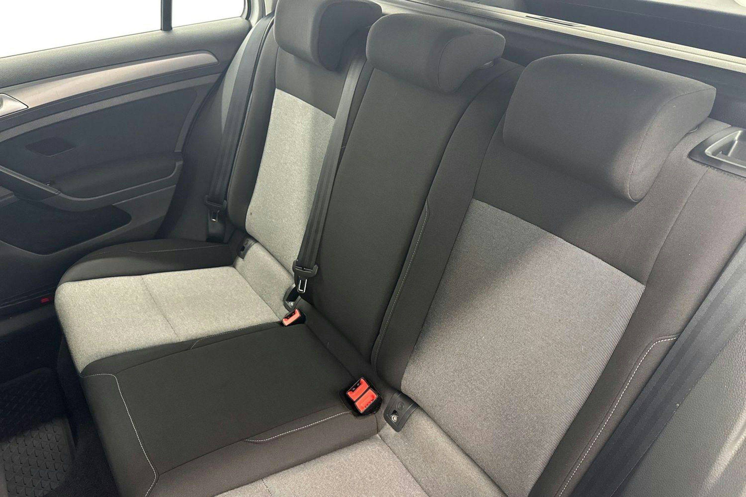 valkoinen Volkswagen Golf 2016 kuva 20.