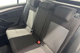 valkoinen Volkswagen Golf 2016 kuva 20.